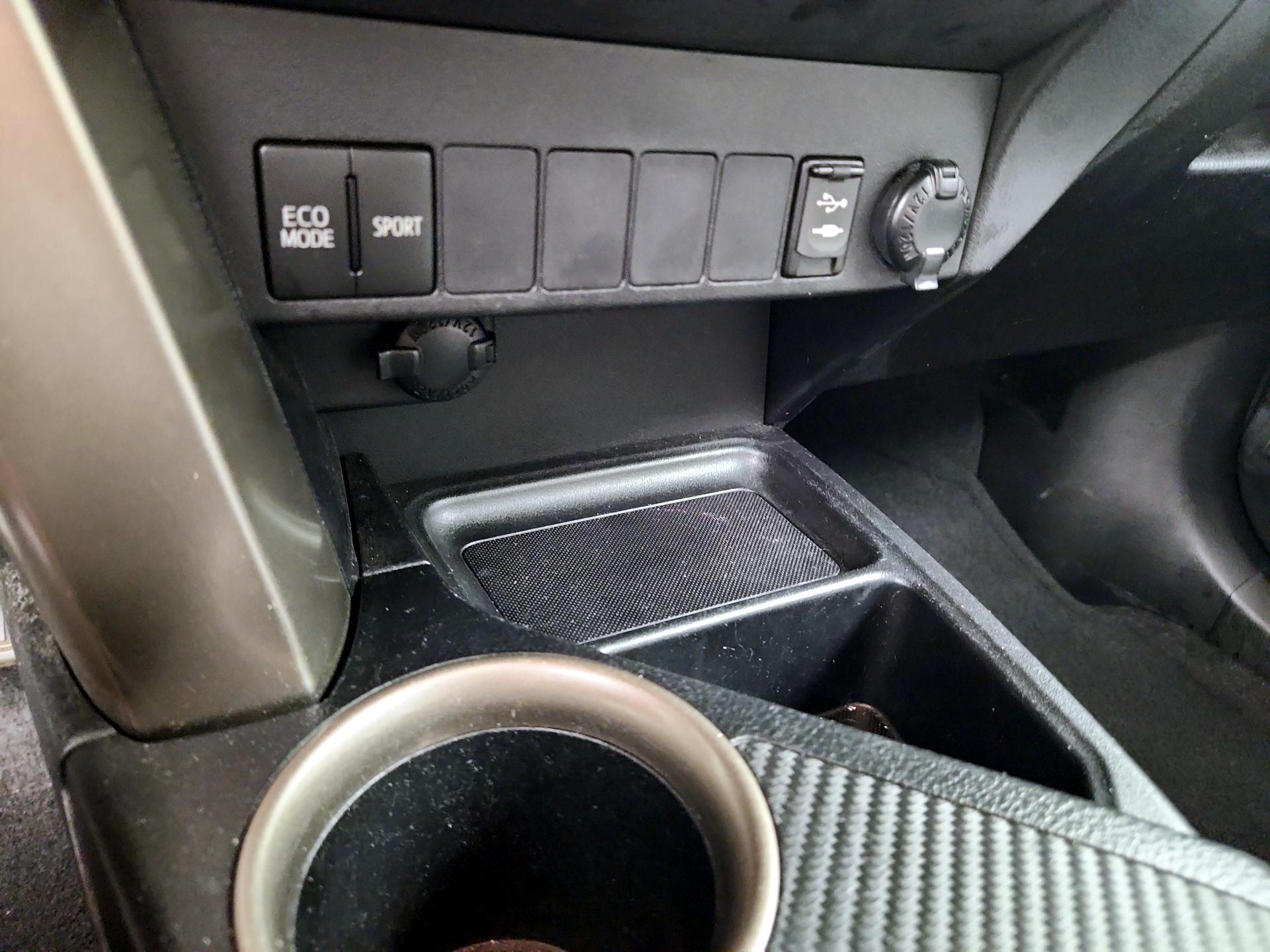 Thumbnail: 2015 Toyota RAV4 - 18