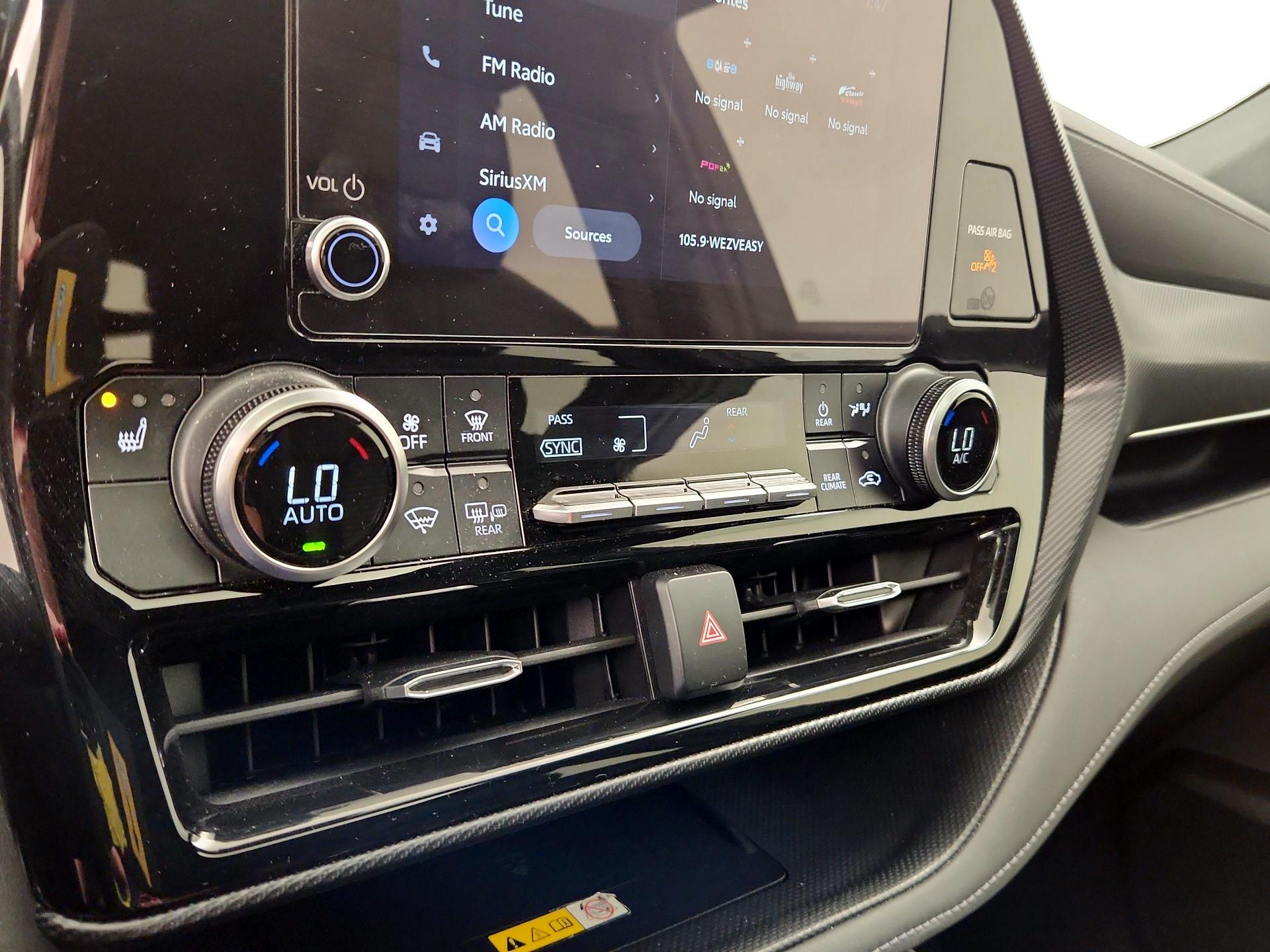 Thumbnail: 2024 Toyota Highlander - 16