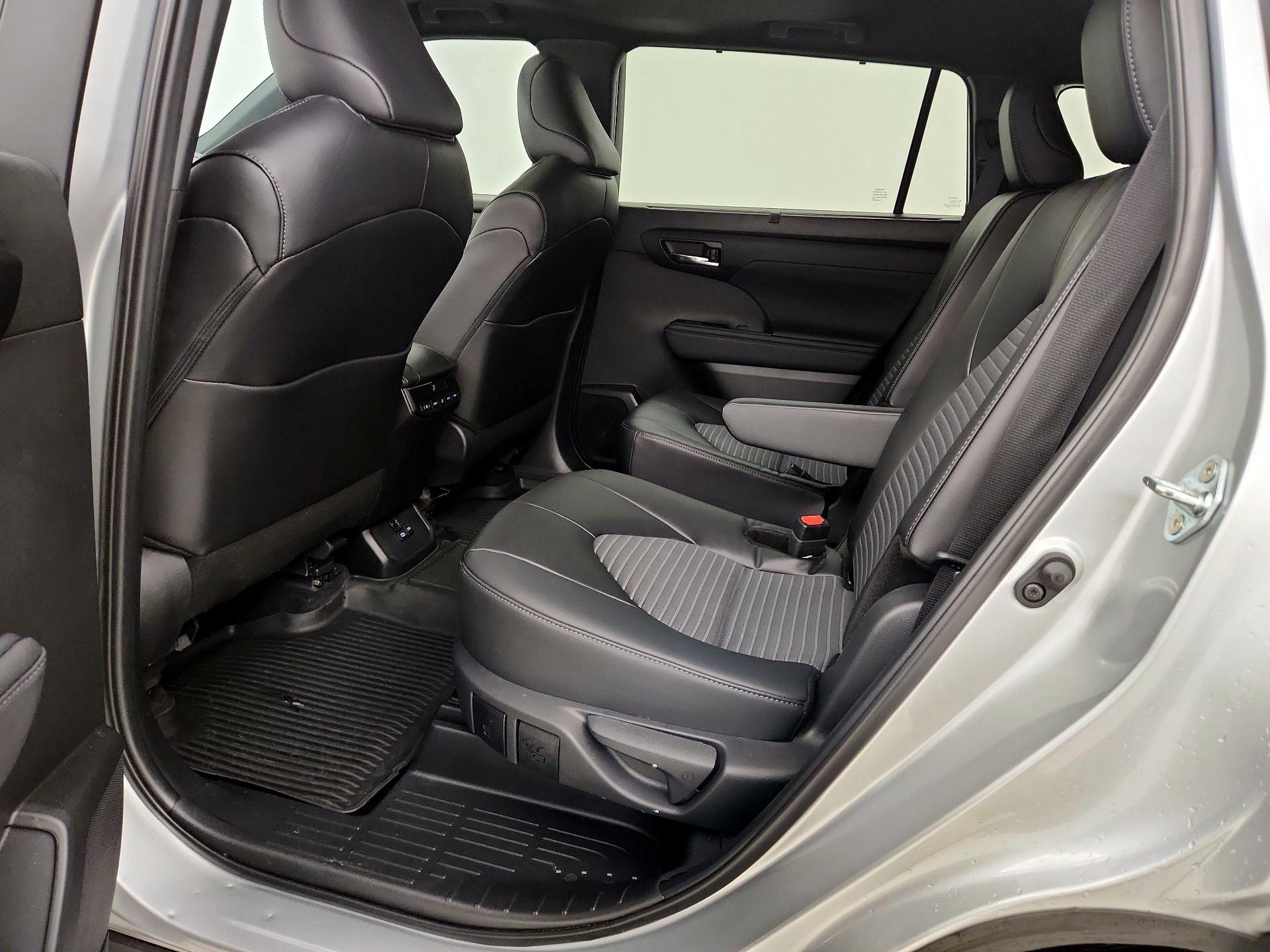 Thumbnail: 2024 Toyota Highlander - 20