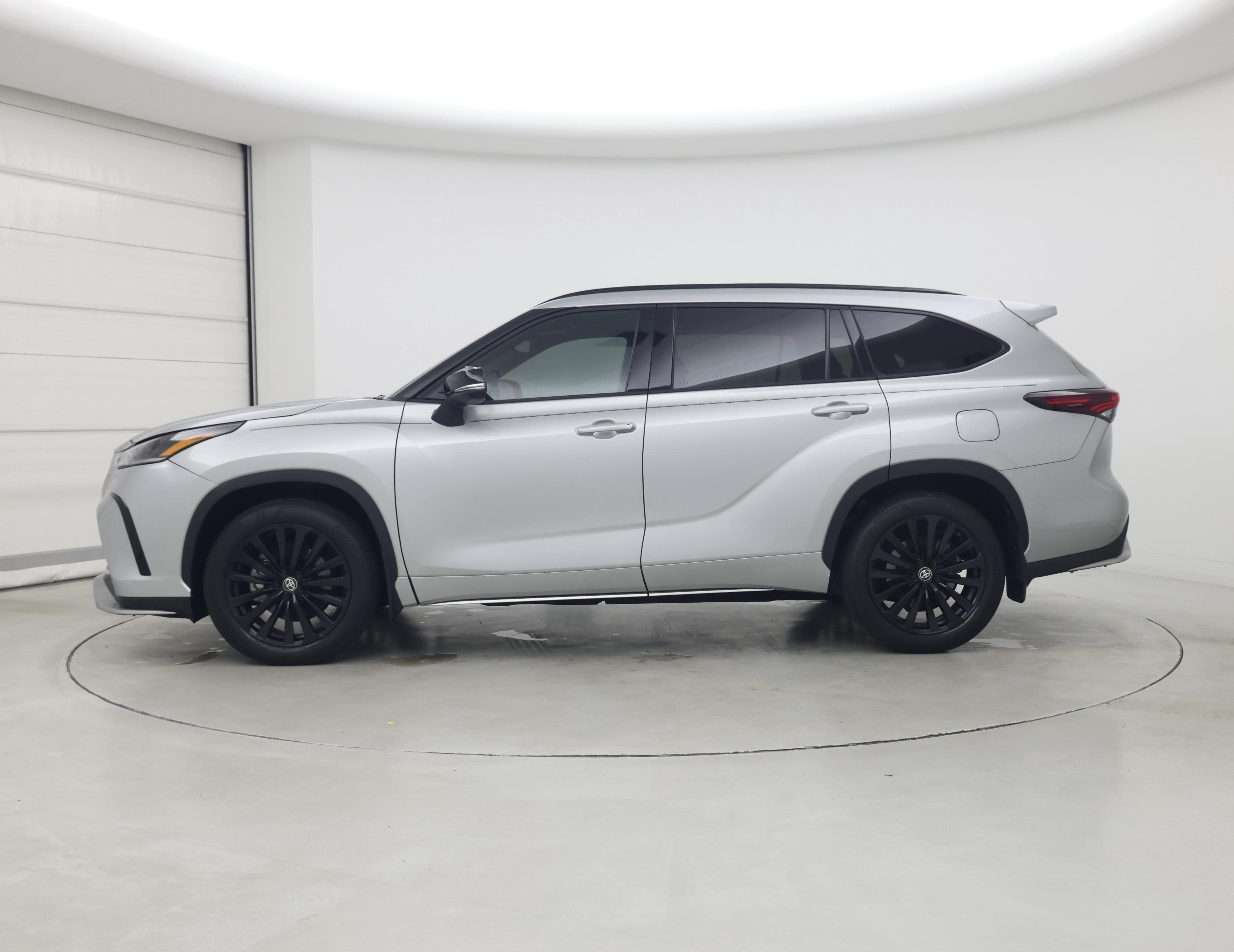 Thumbnail: 2024 Toyota Highlander - 3