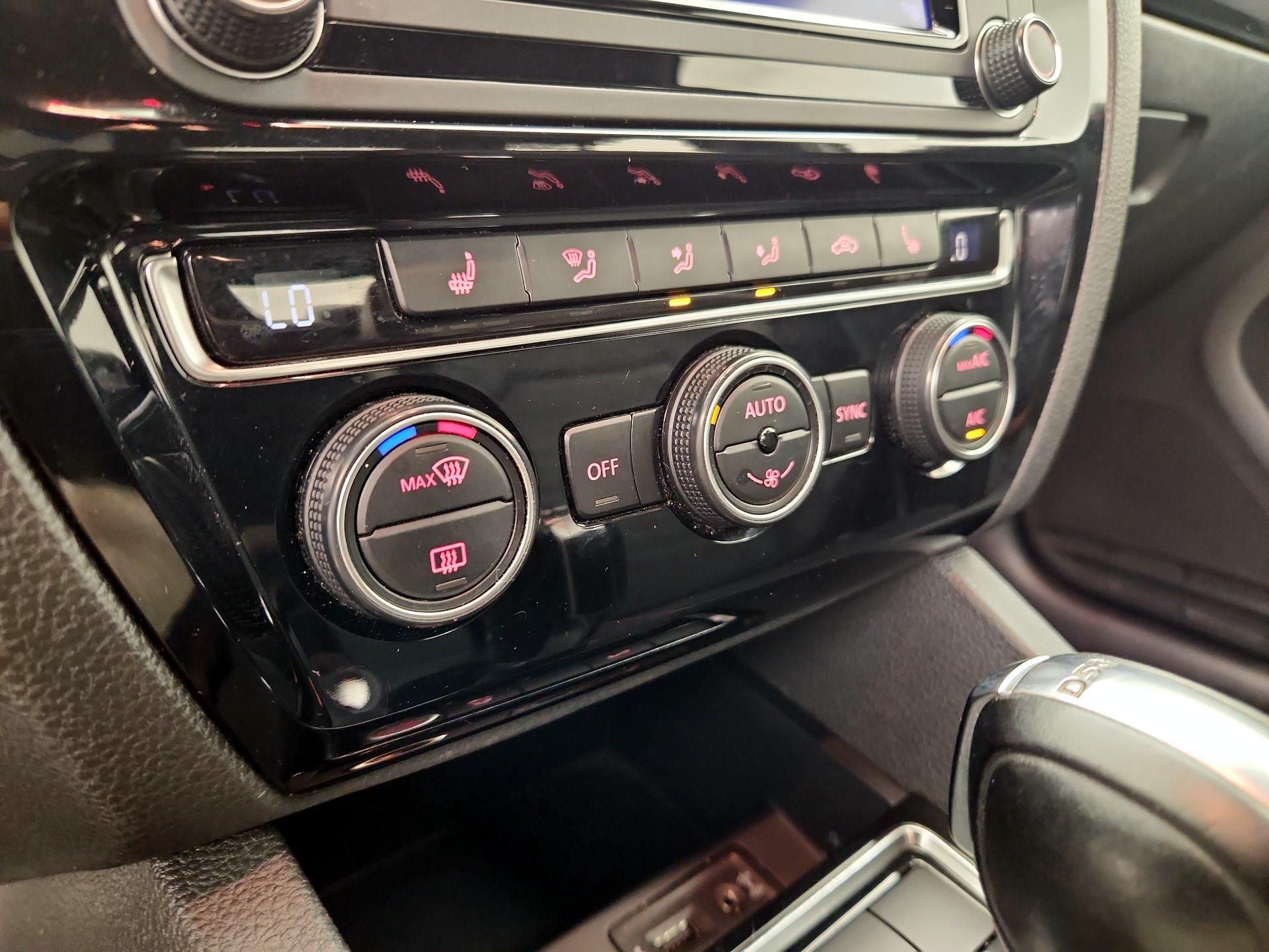 Thumbnail: 2017 Volkswagen Jetta - 17