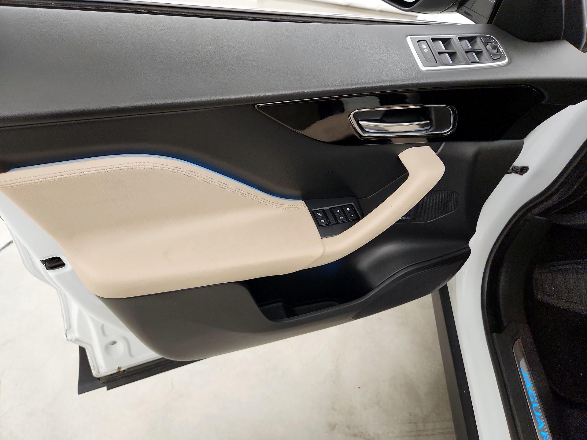 Thumbnail: 2020 Jaguar F-Pace - 12