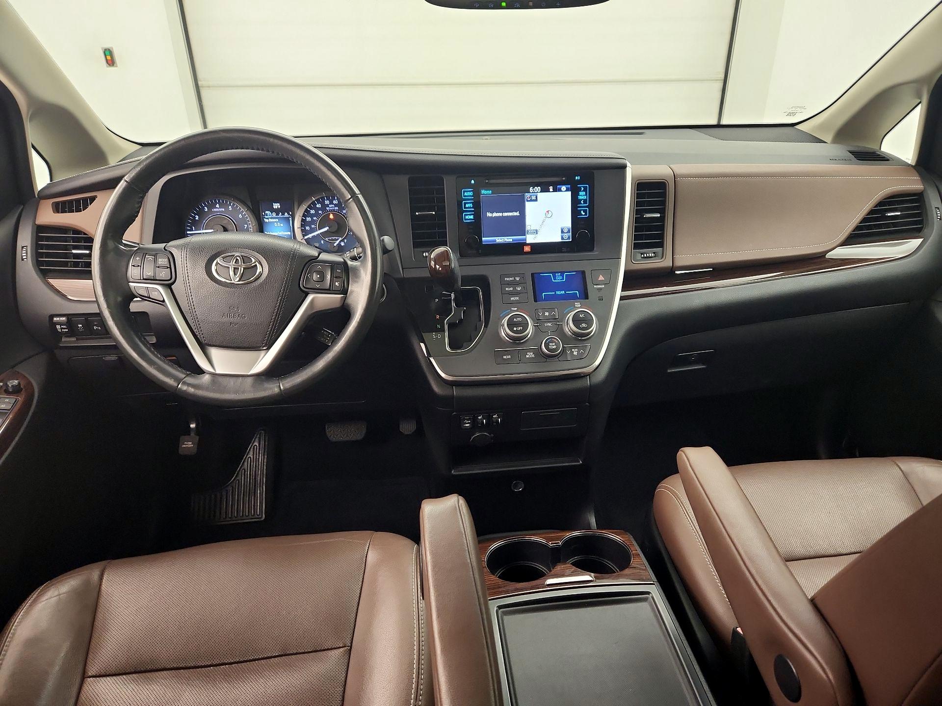 Thumbnail: 2015 Toyota Sienna - 9