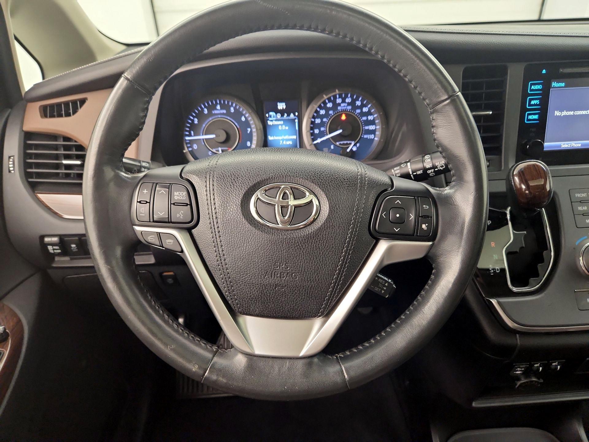 Thumbnail: 2015 Toyota Sienna - 10