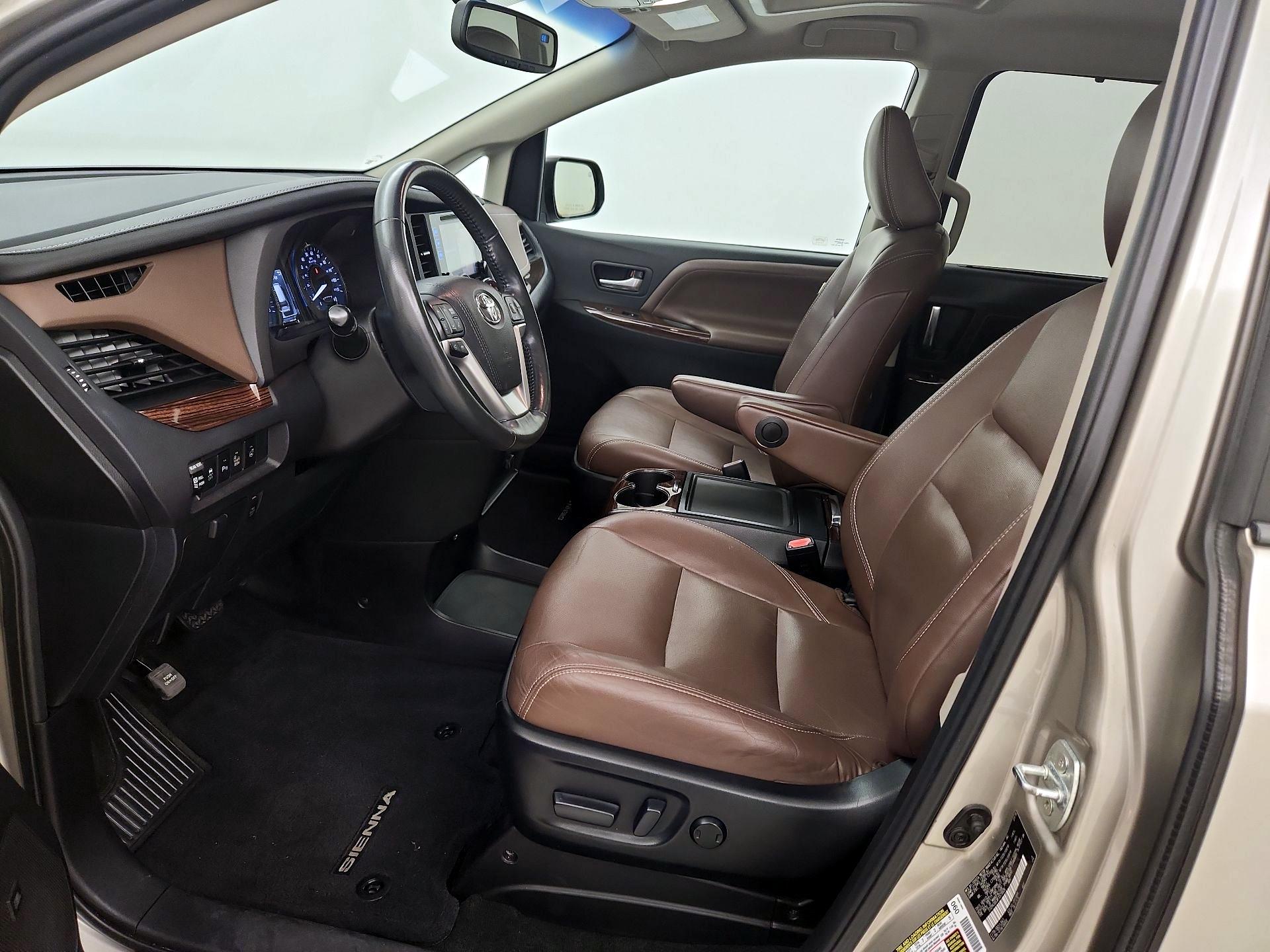 Thumbnail: 2015 Toyota Sienna - 11