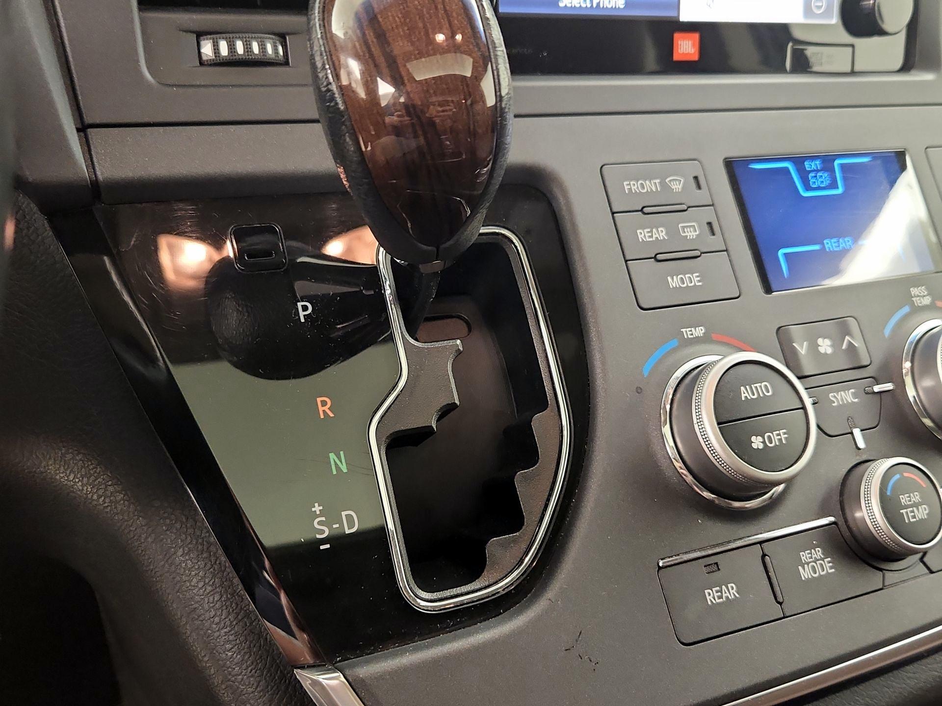 Thumbnail: 2015 Toyota Sienna - 18