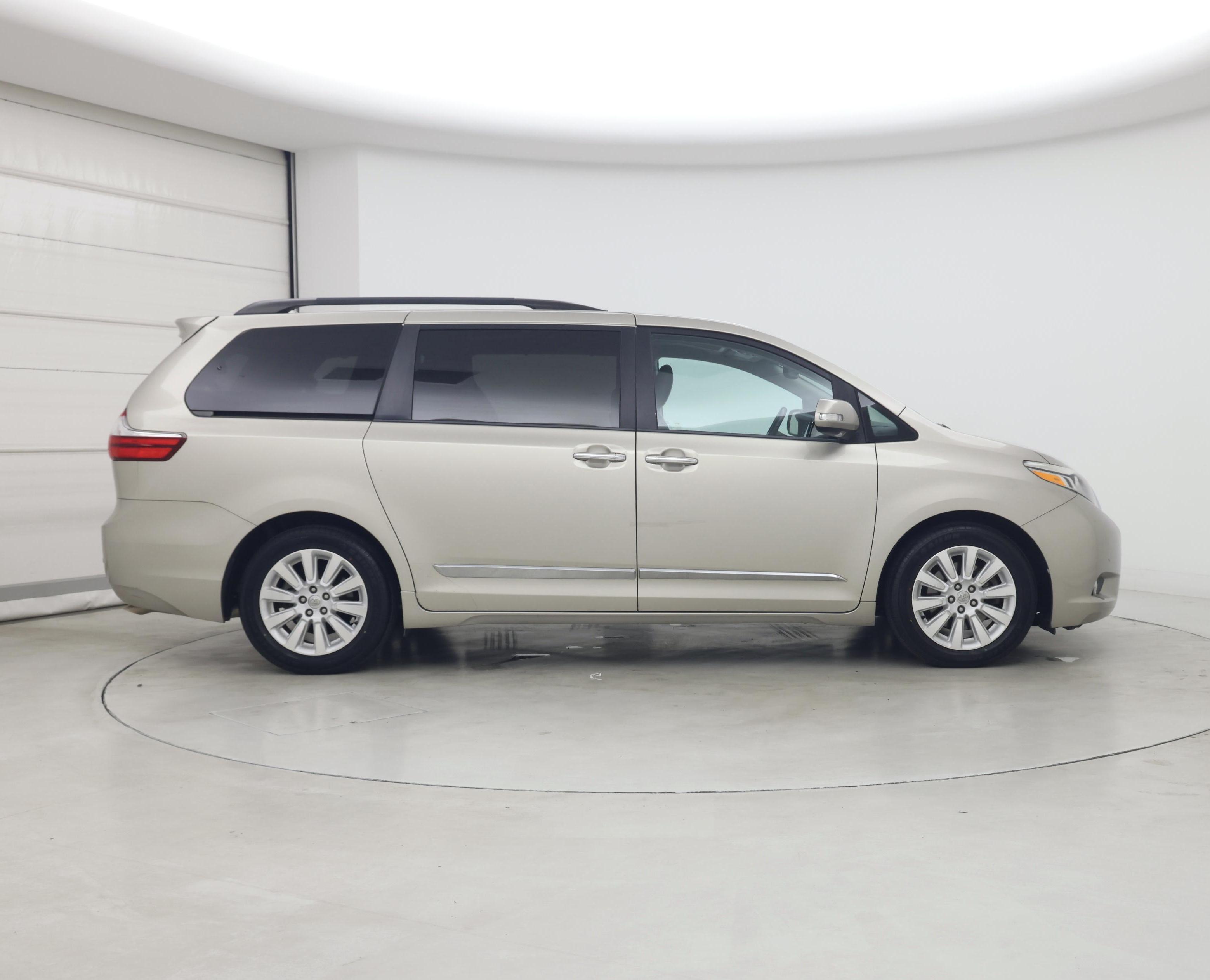 Thumbnail: 2015 Toyota Sienna - 7