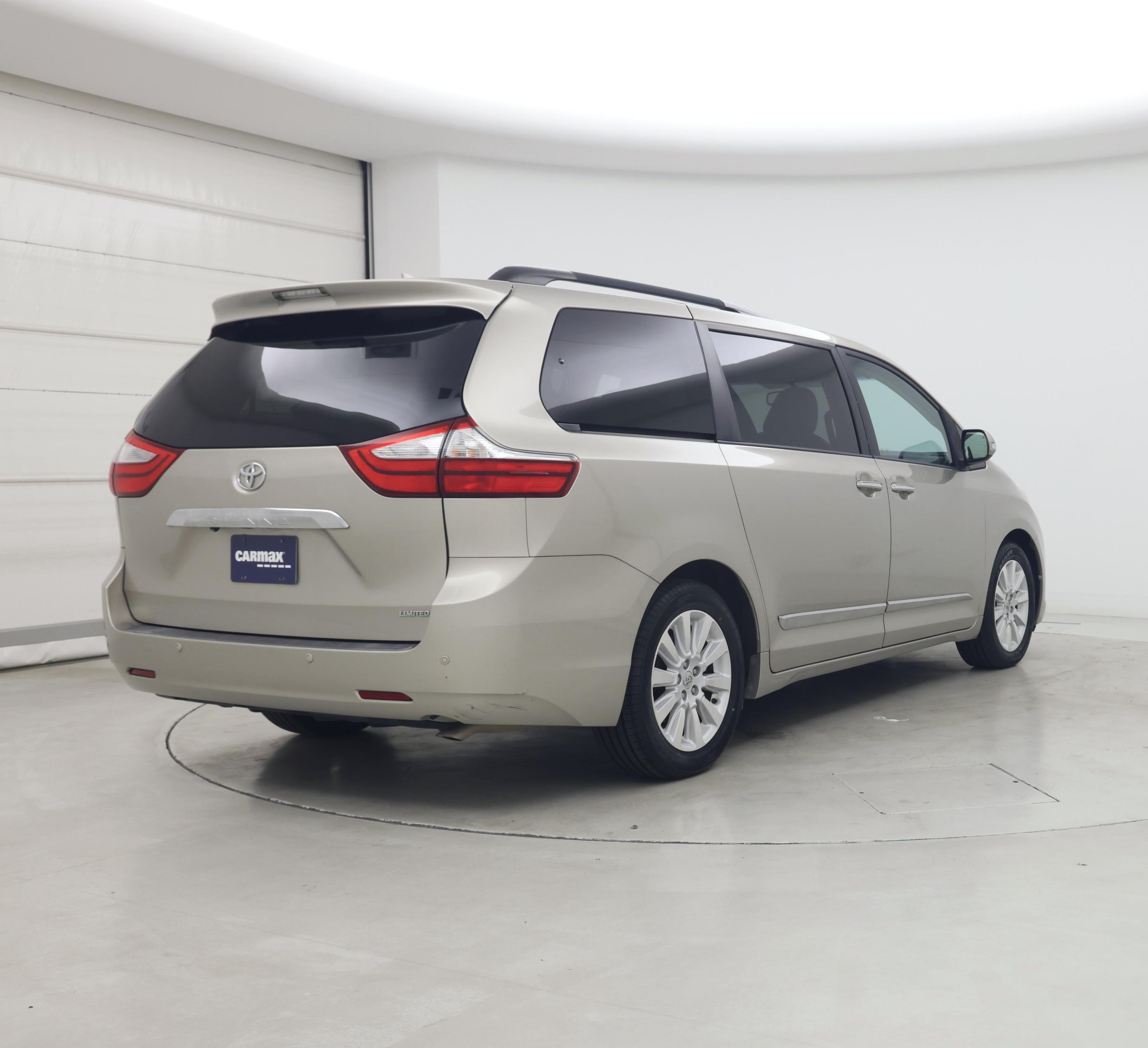 Thumbnail: 2015 Toyota Sienna - 8