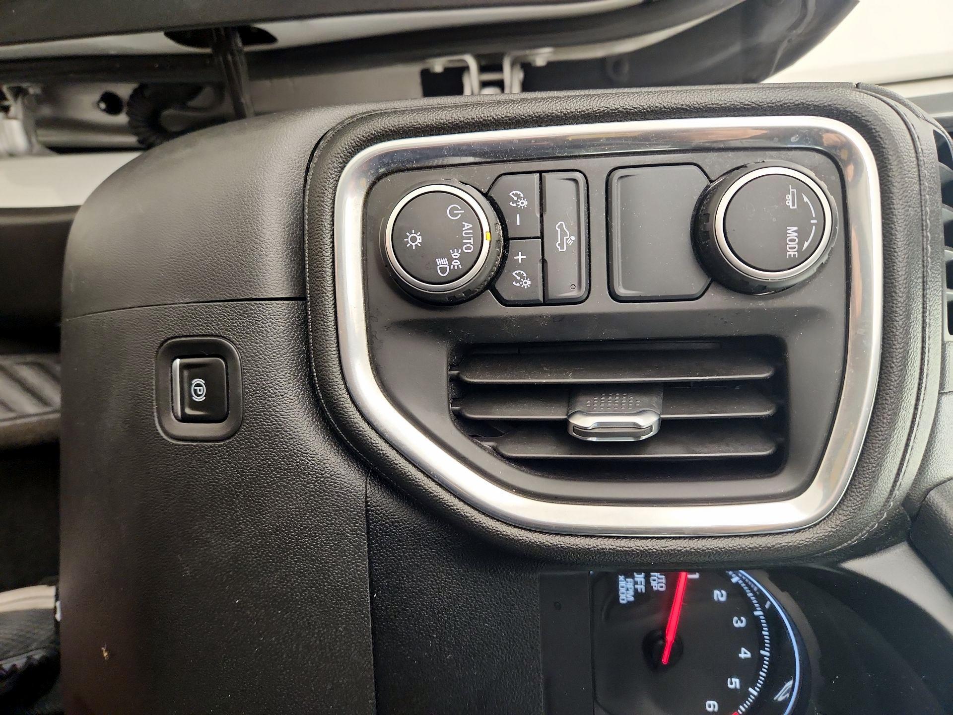 Thumbnail: 2021 Chevrolet Silverado 1500 - 13