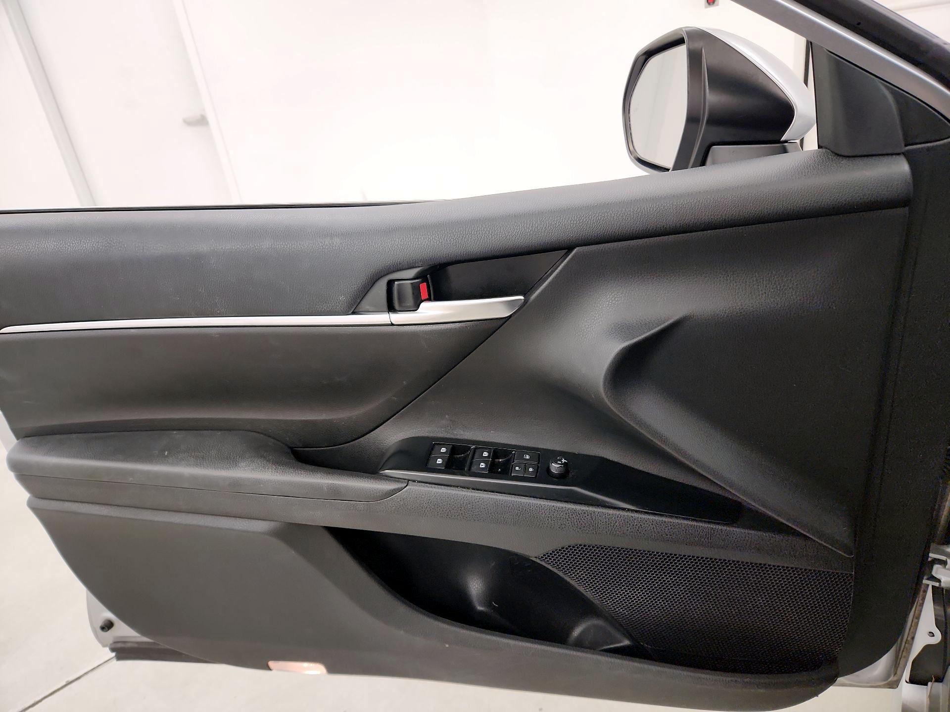 Thumbnail: 2019 Toyota Camry - 12