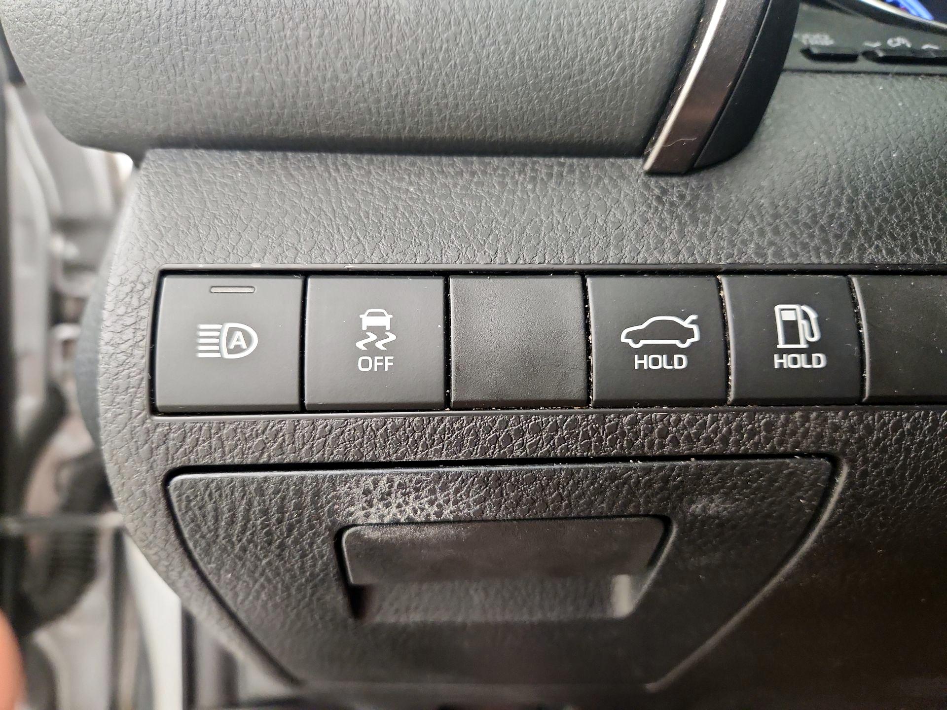 Thumbnail: 2019 Toyota Camry - 13
