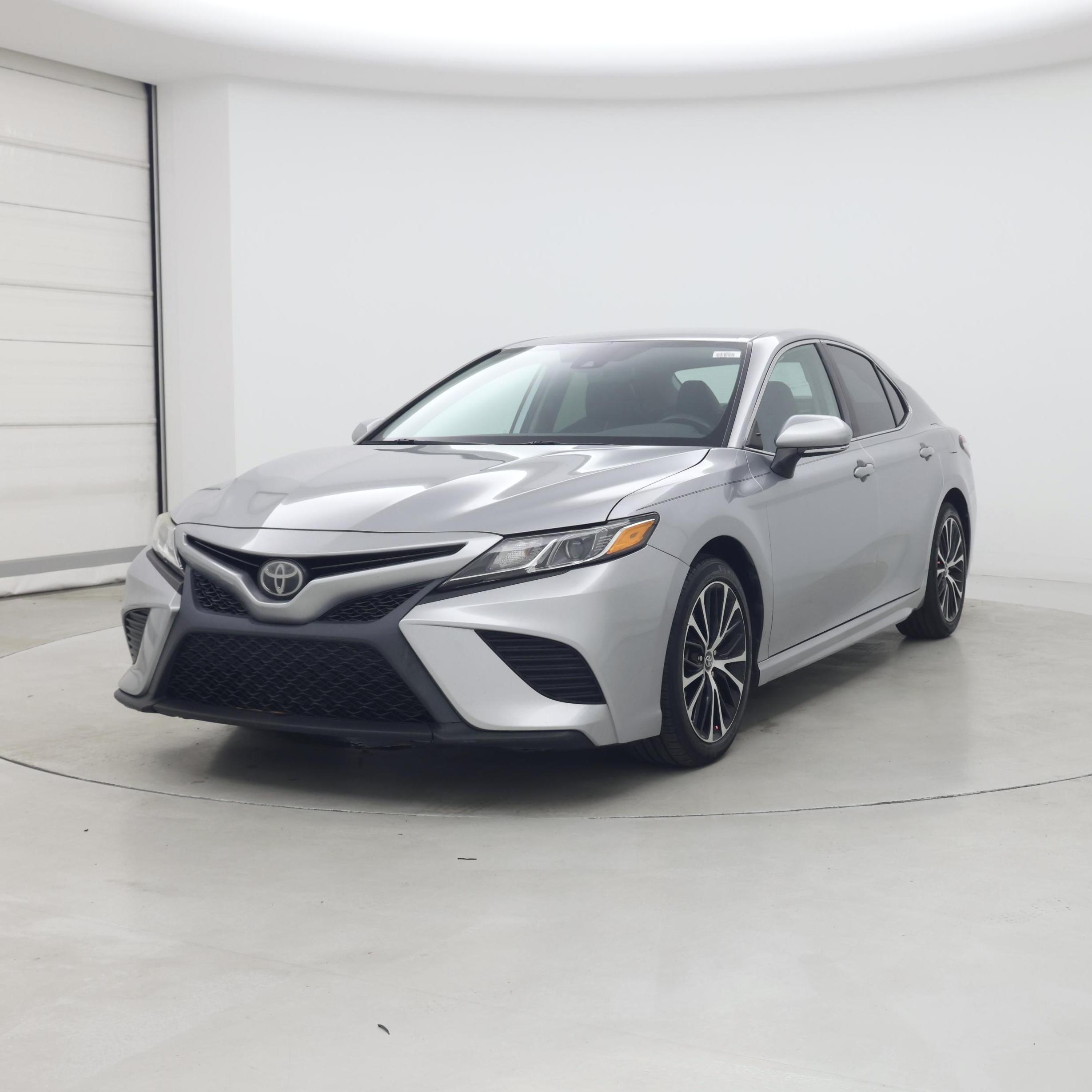 Thumbnail: 2019 Toyota Camry - 4