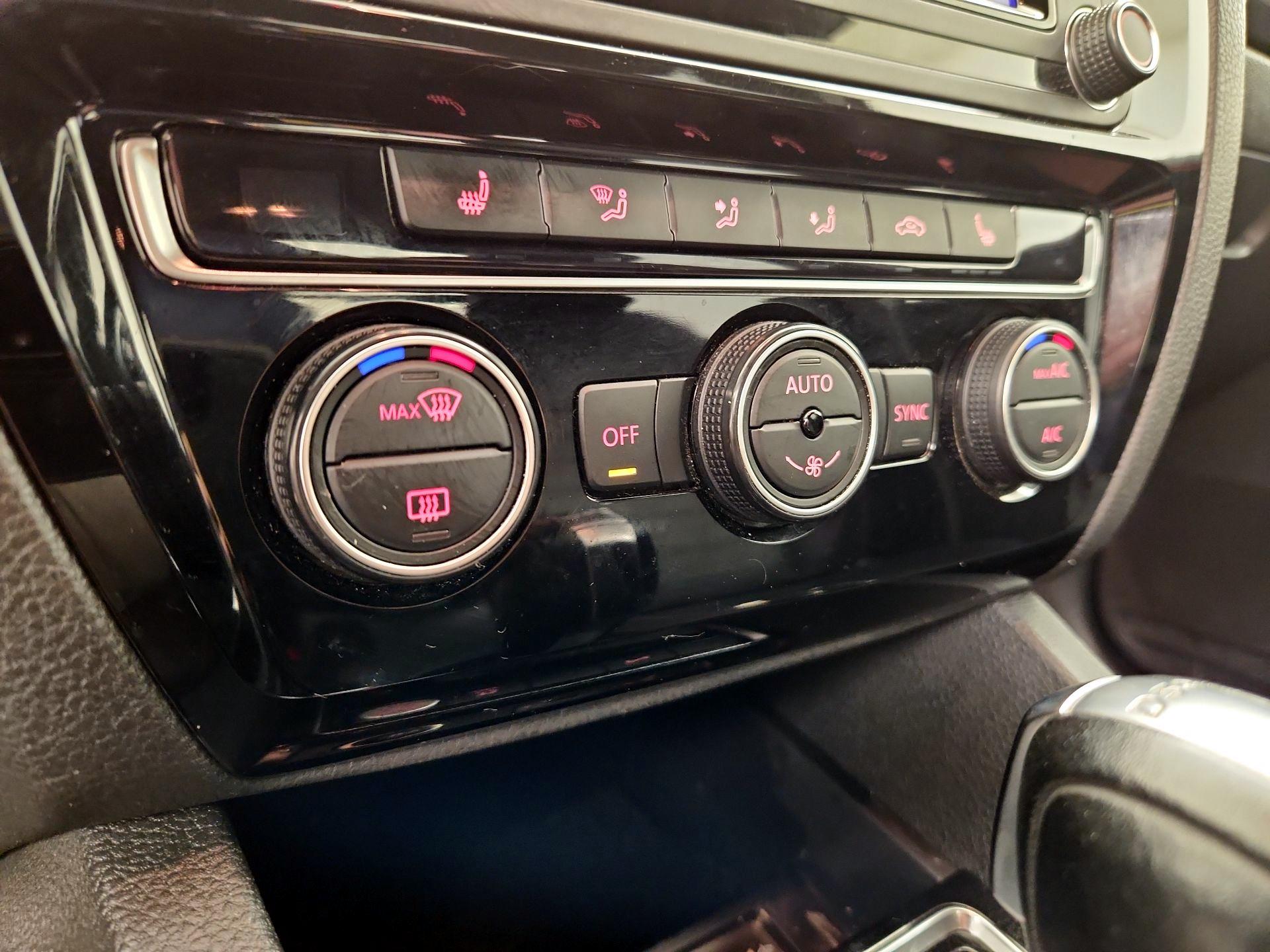 Thumbnail: 2018 Volkswagen Jetta - 17