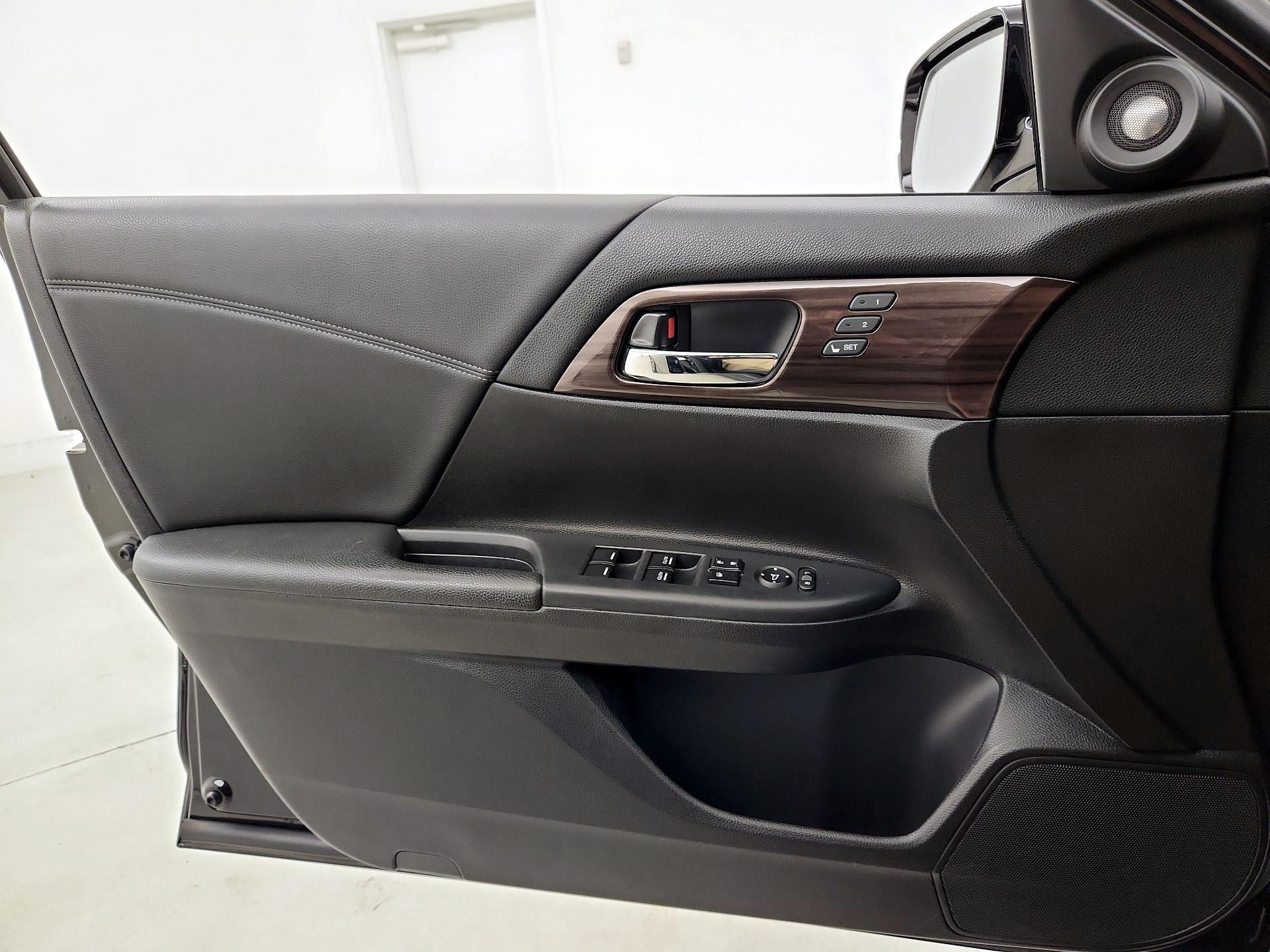 Thumbnail: 2016 Honda Accord - 12