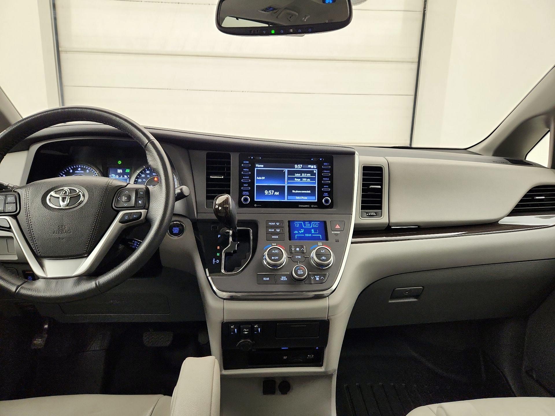 Thumbnail: 2018 Toyota Sienna - 9