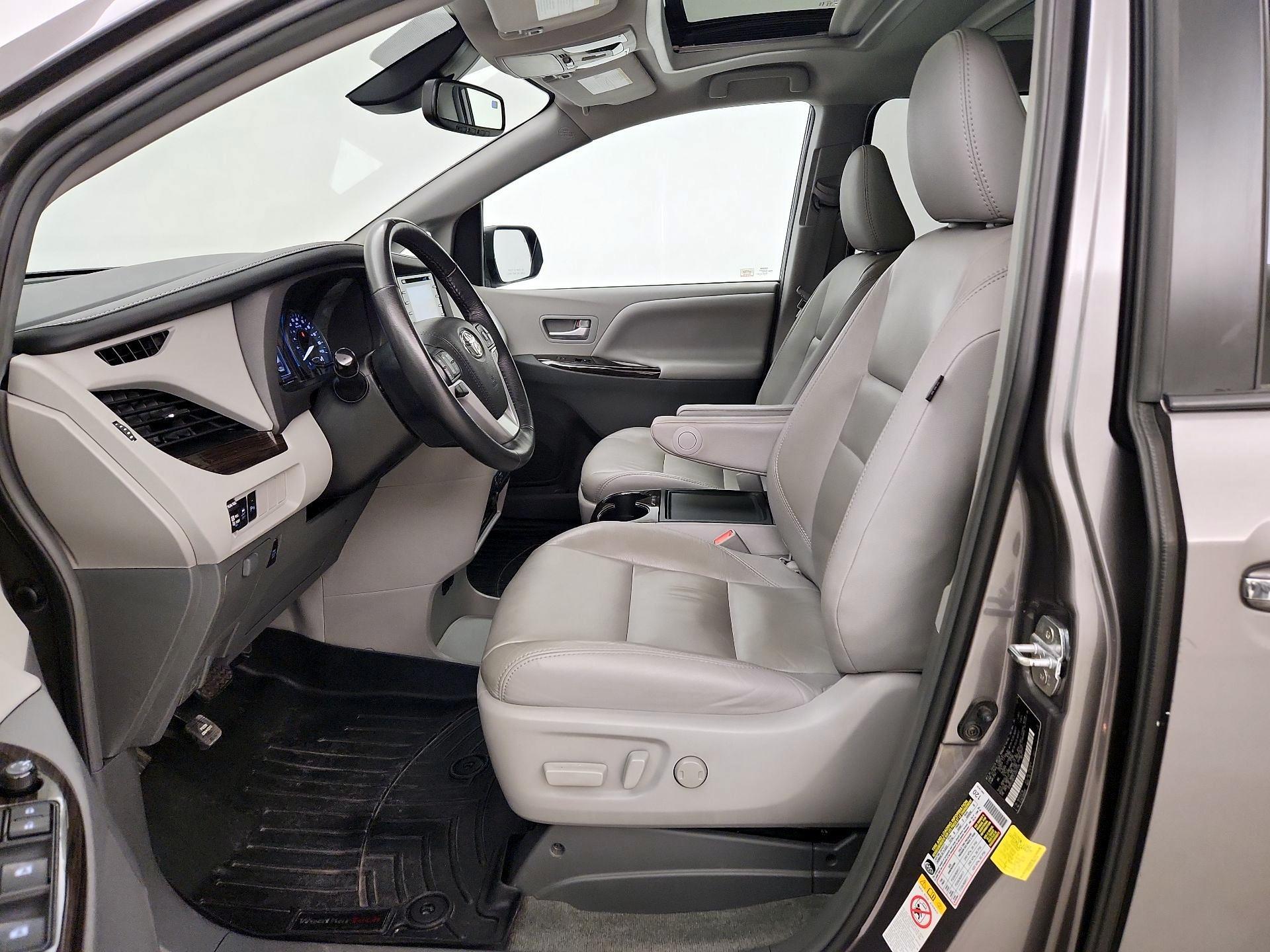 Thumbnail: 2018 Toyota Sienna - 11