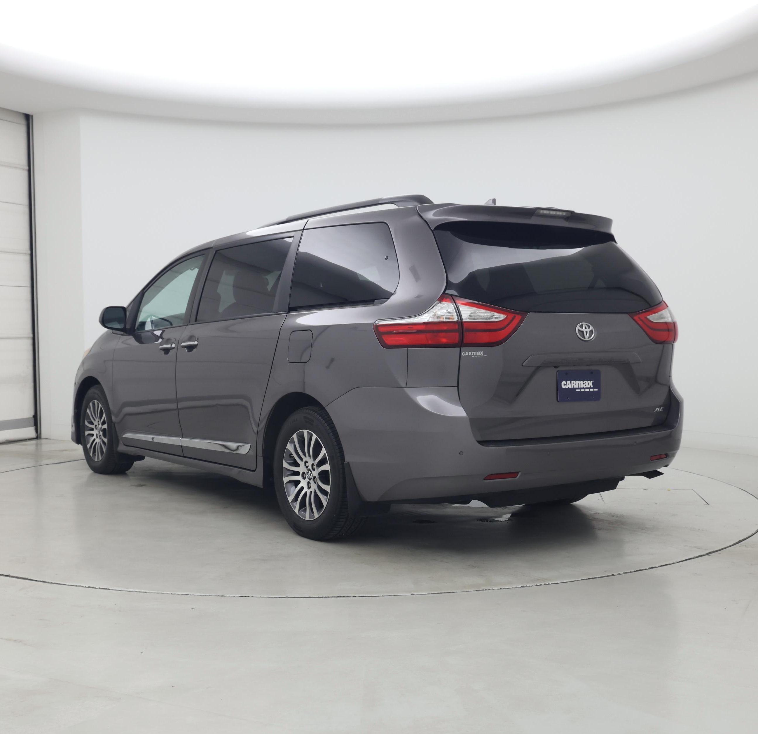 Thumbnail: 2018 Toyota Sienna - 2