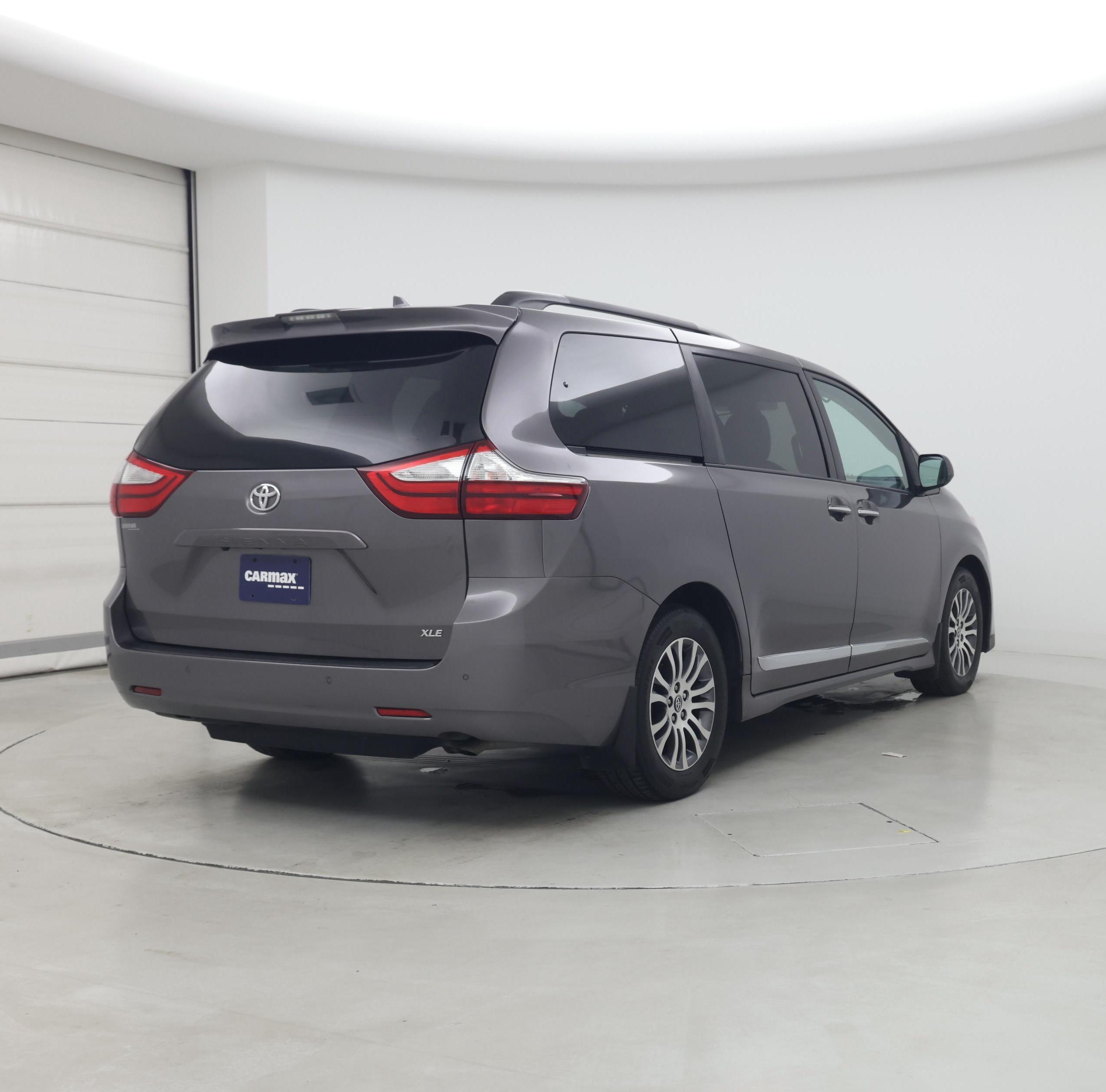 Thumbnail: 2018 Toyota Sienna - 8