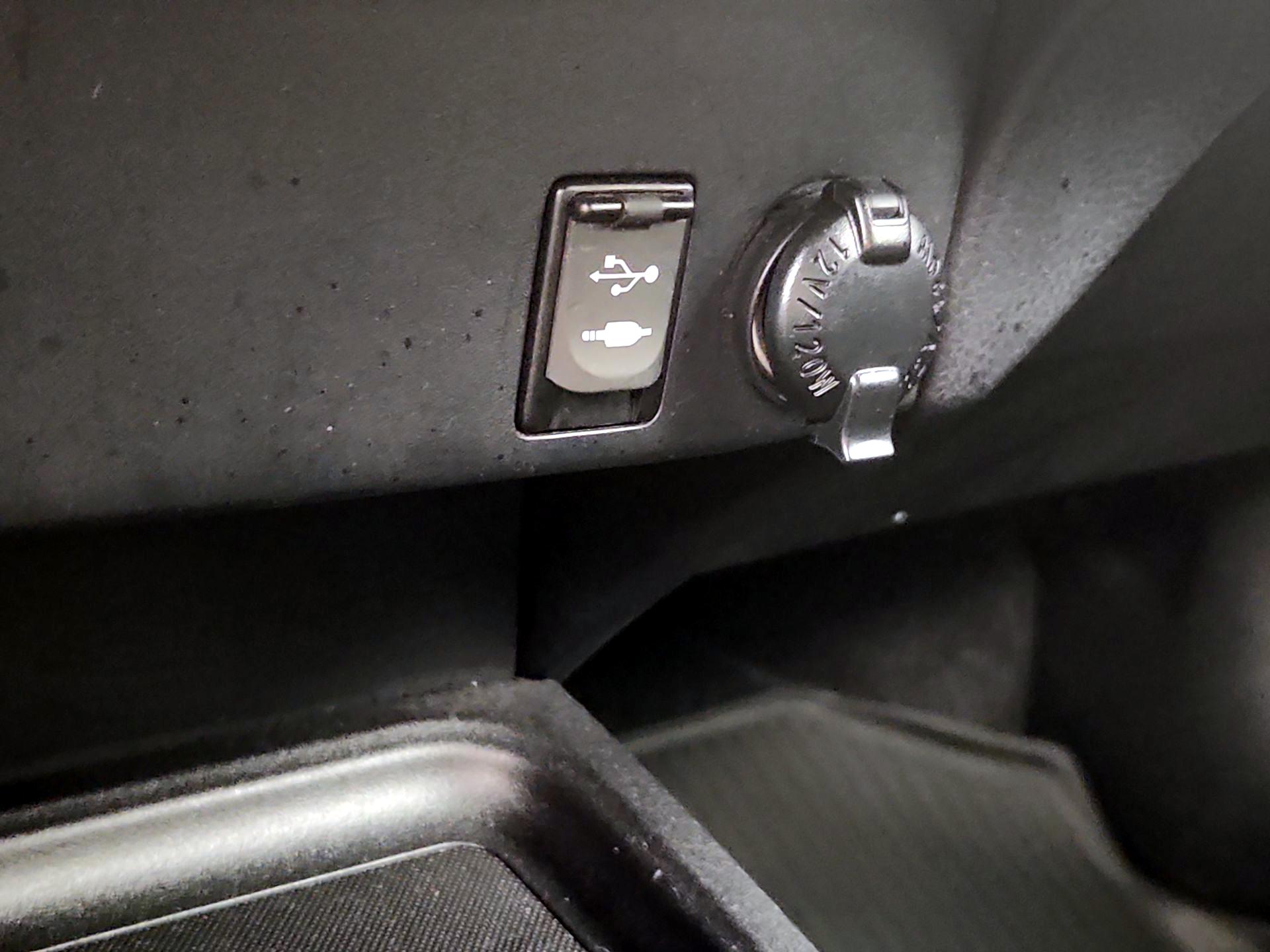 Thumbnail: 2017 Toyota RAV4 - 18