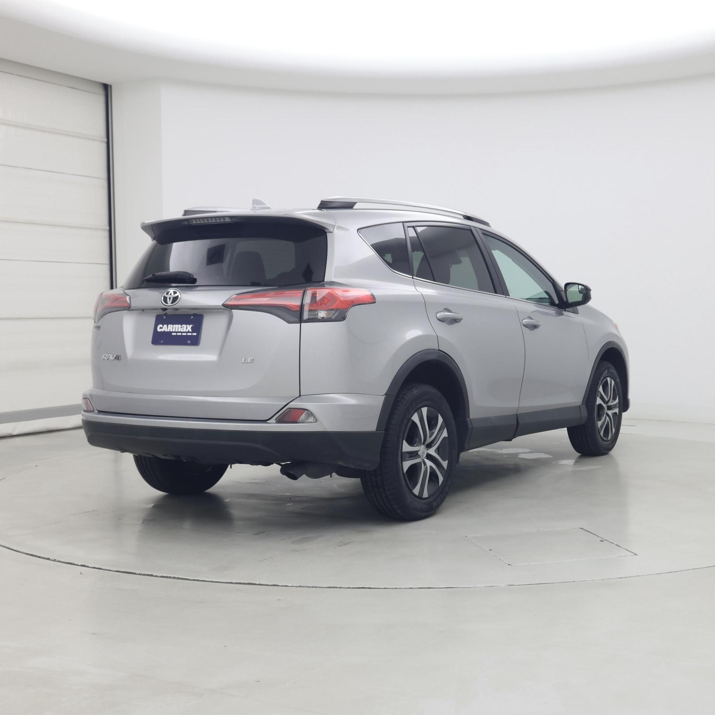 Thumbnail: 2017 Toyota RAV4 - 8