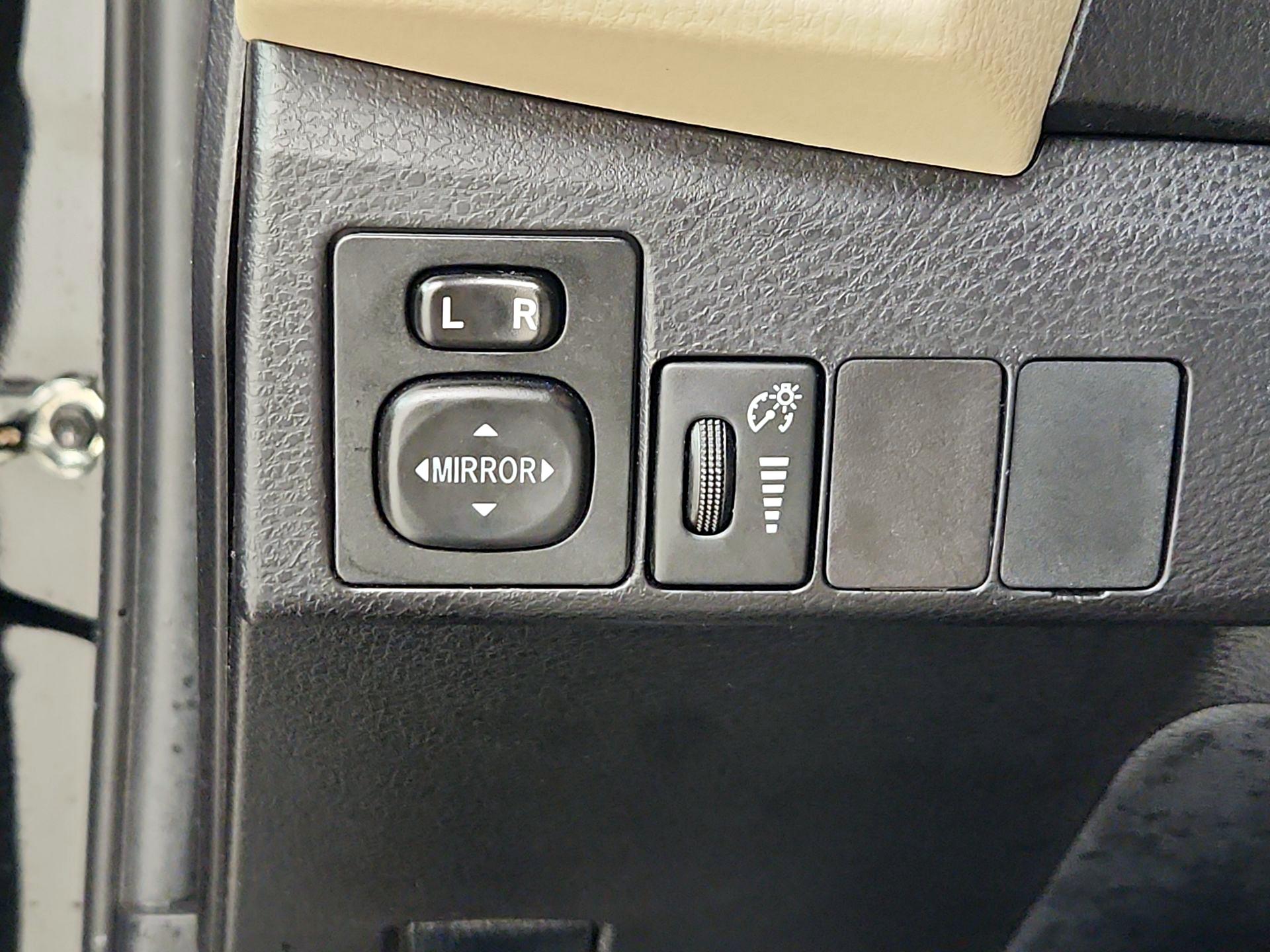 Thumbnail: 2016 Toyota Corolla - 13
