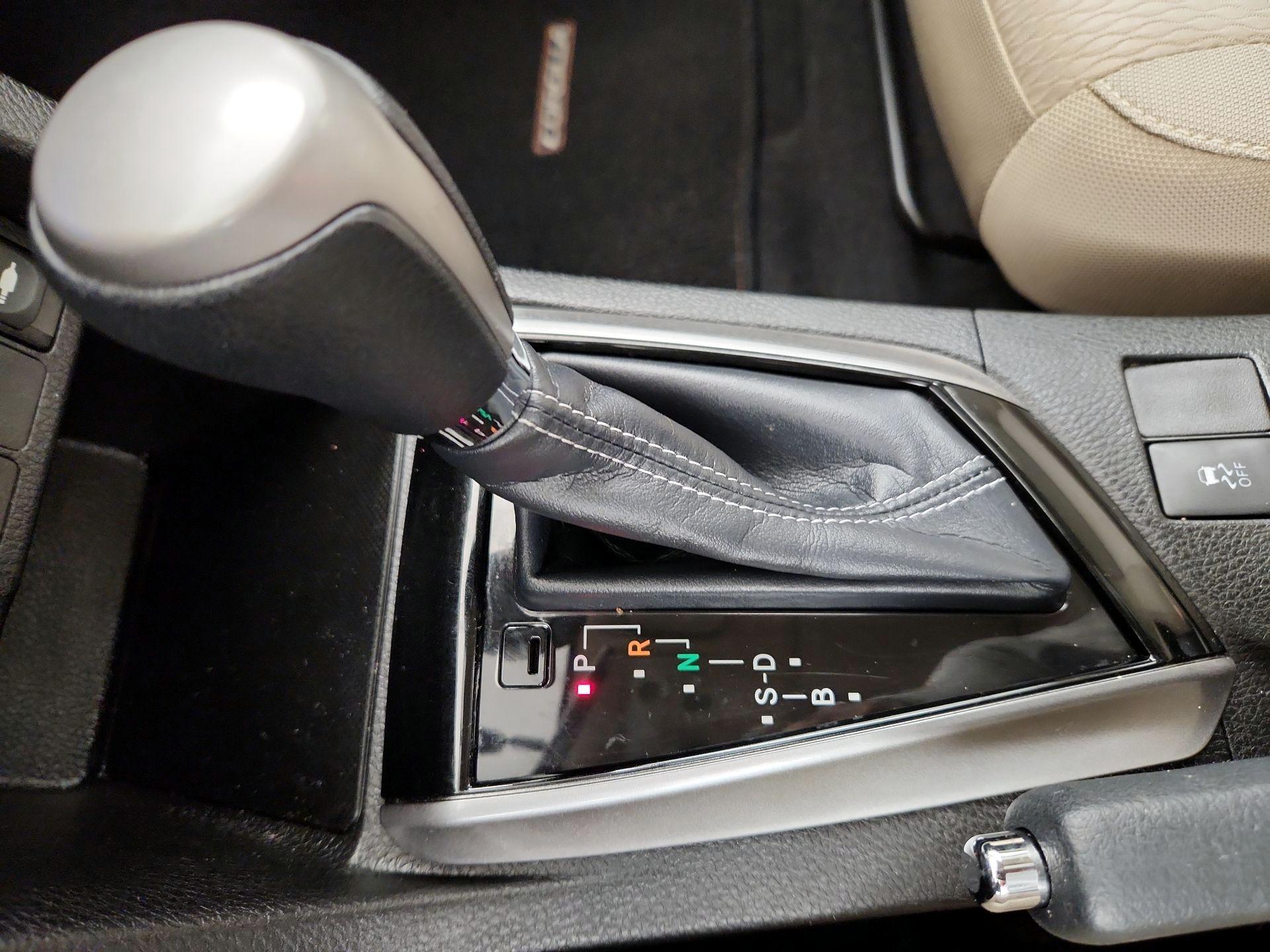 Thumbnail: 2016 Toyota Corolla - 17