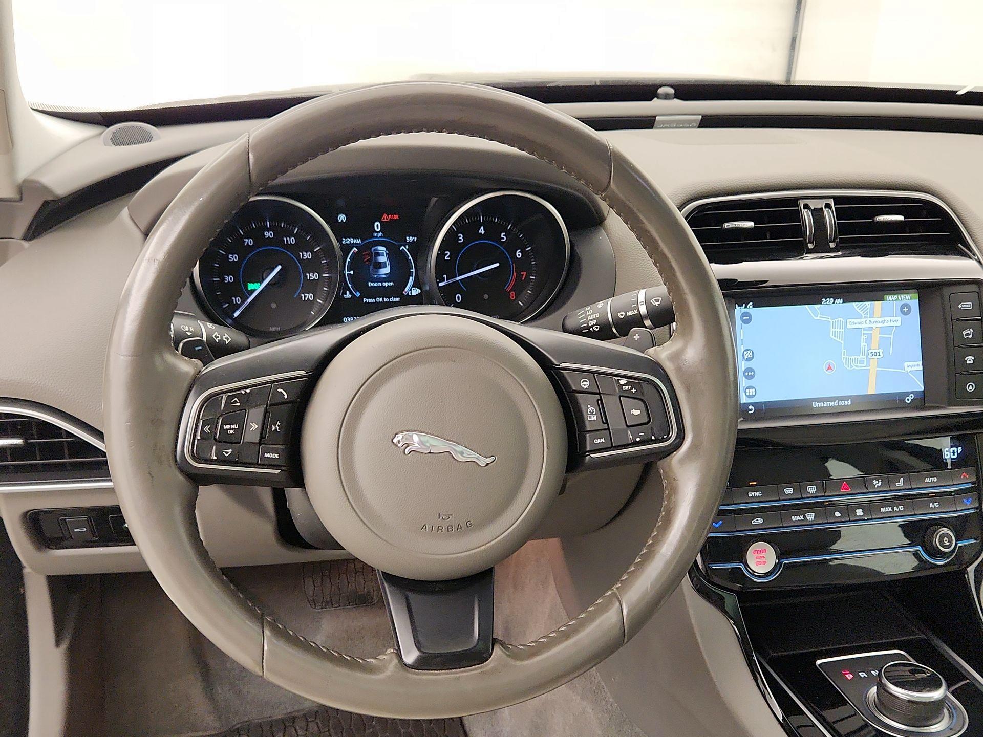 Thumbnail: 2018 Jaguar XE - 10