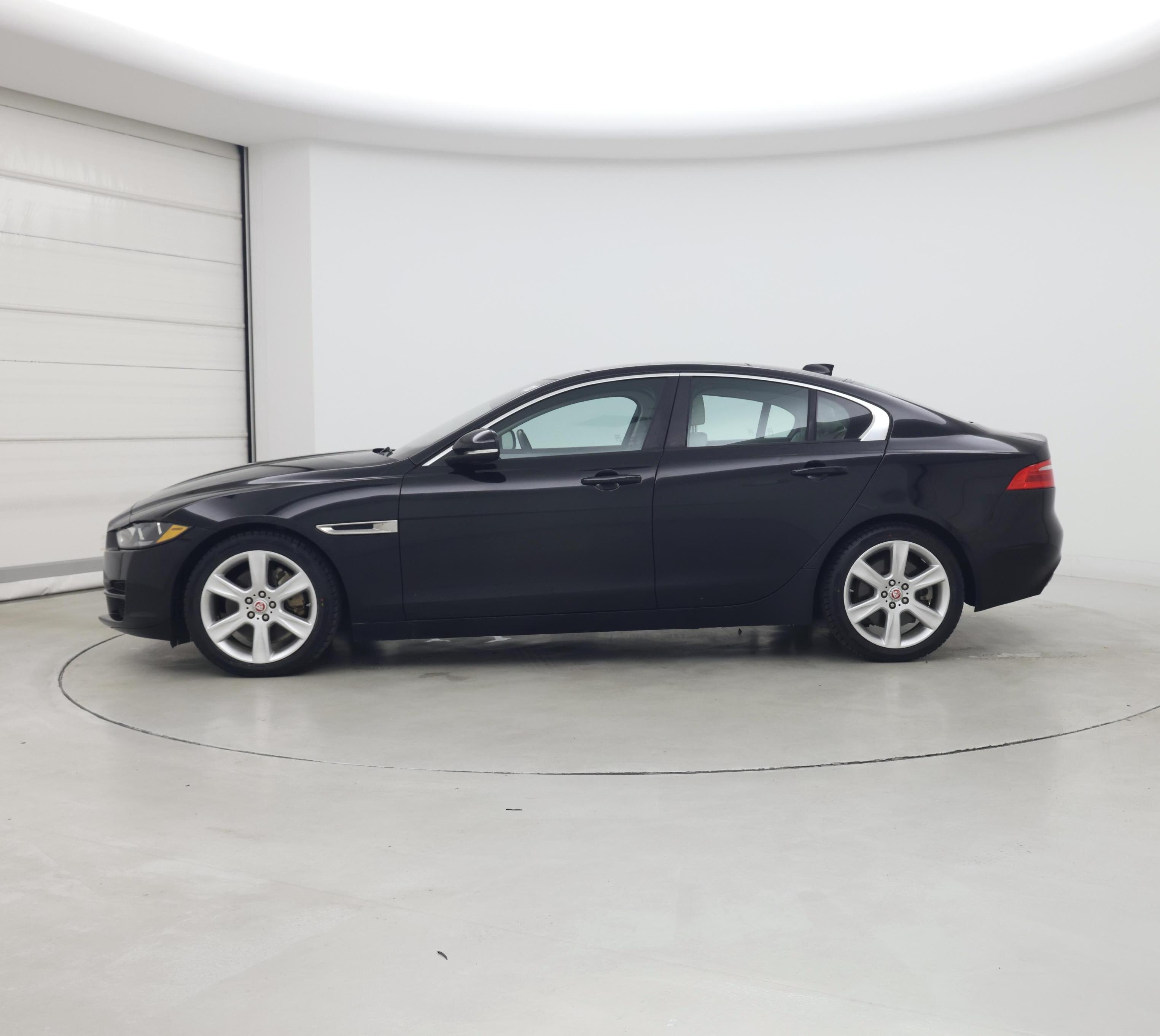 Thumbnail: 2018 Jaguar XE - 3