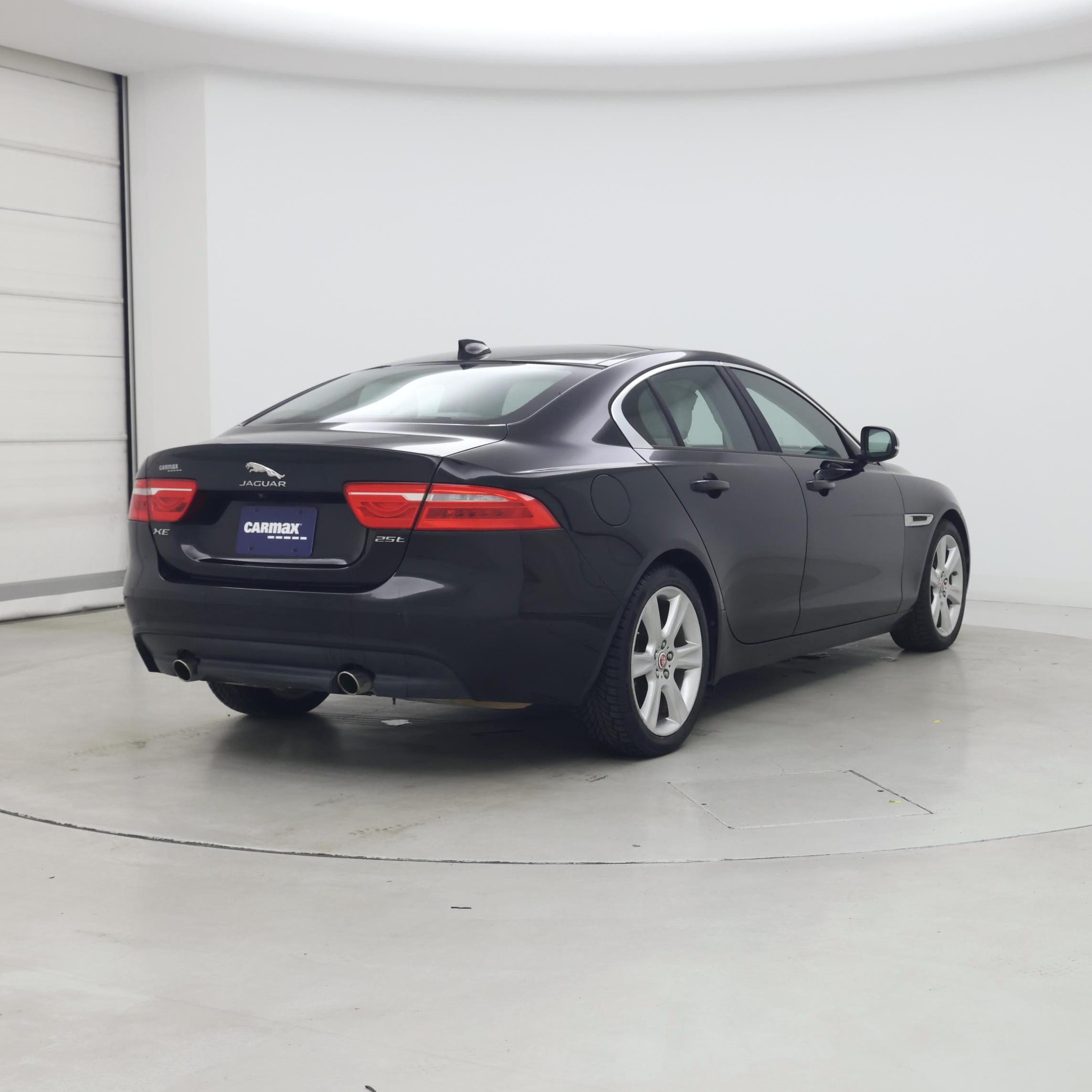 Thumbnail: 2018 Jaguar XE - 8