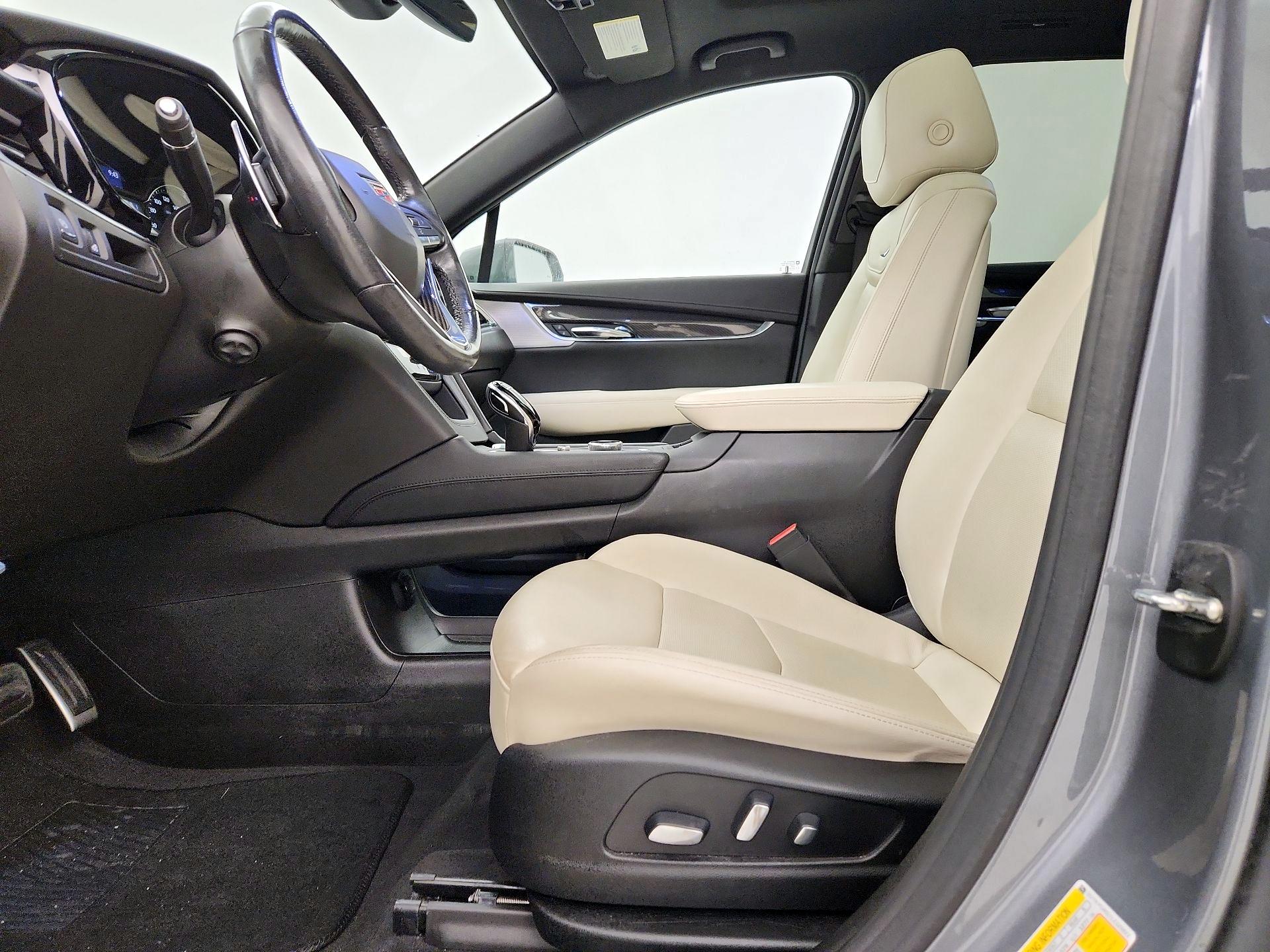 Thumbnail: 2020 Cadillac XT6 - 11