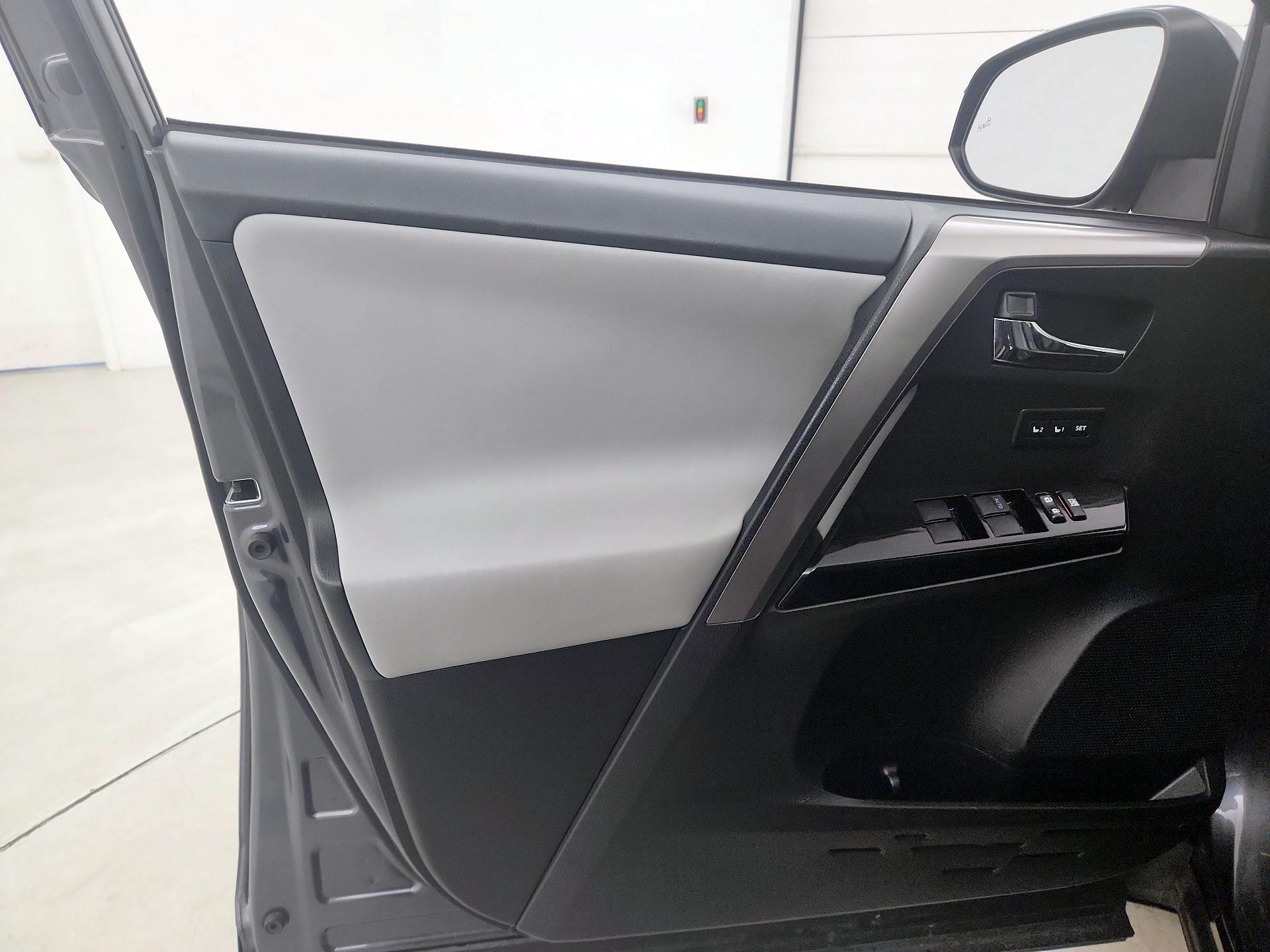 Thumbnail: 2017 Toyota RAV4 - 12
