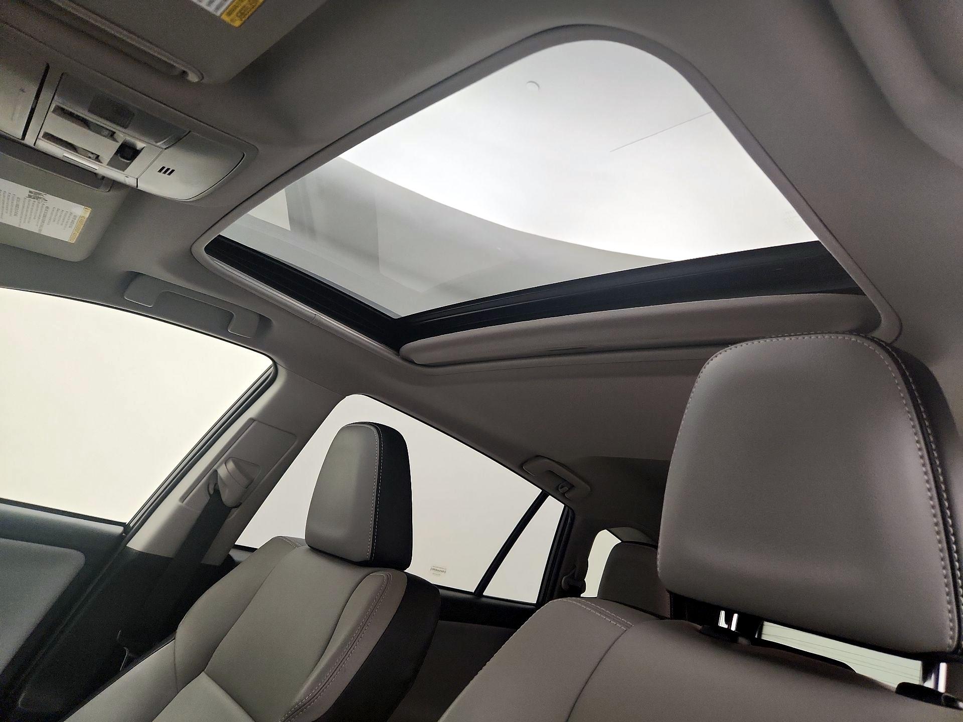Thumbnail: 2017 Toyota RAV4 - 20