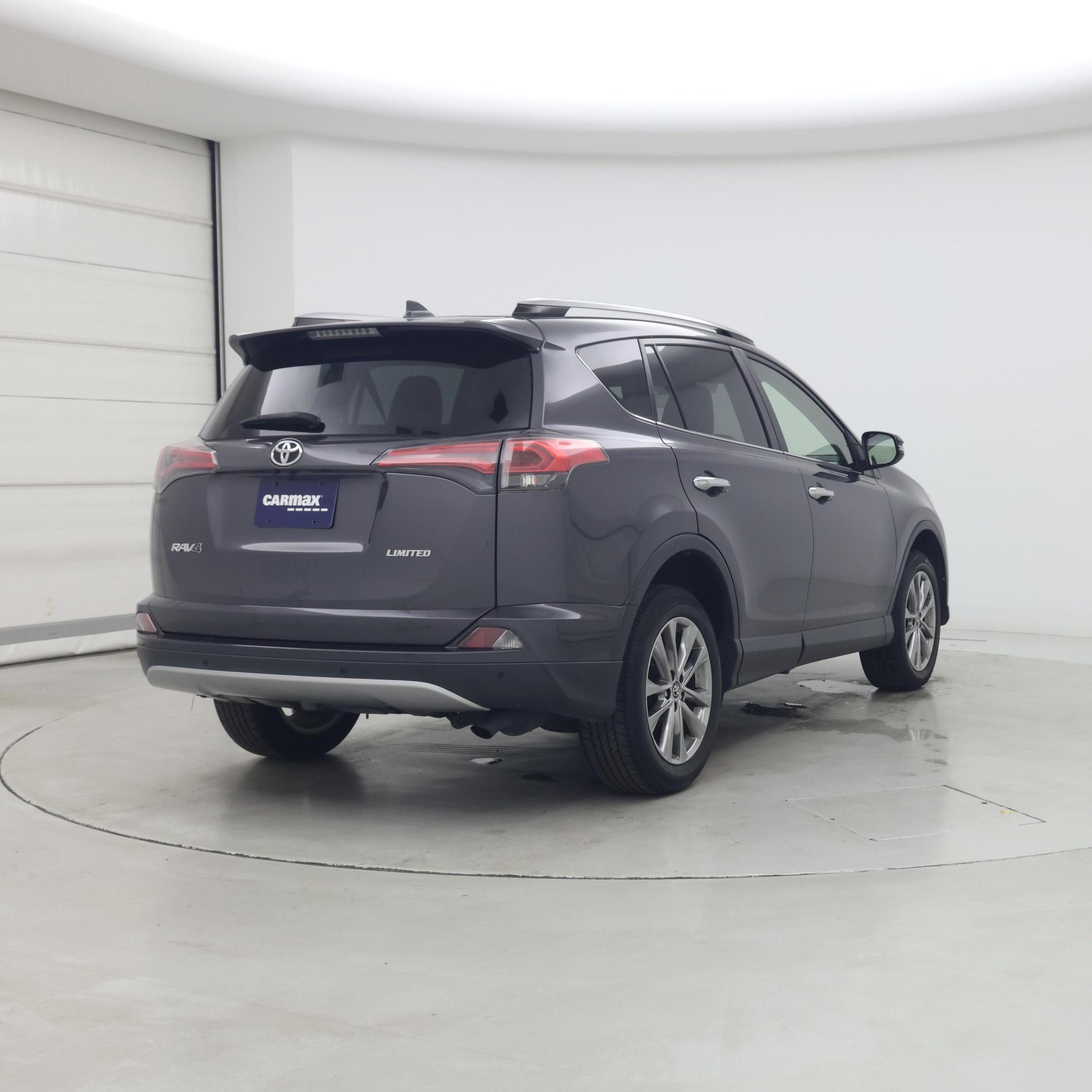 Thumbnail: 2017 Toyota RAV4 - 8