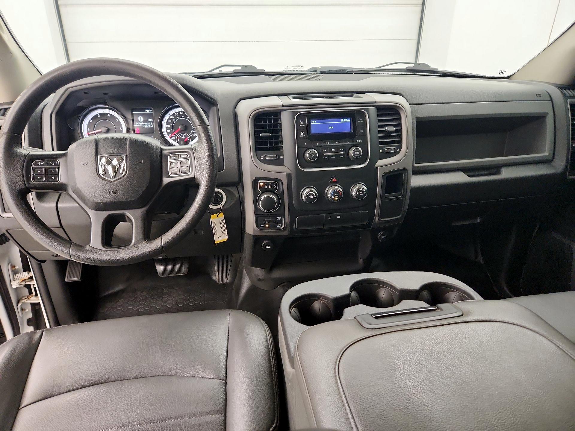 Thumbnail: 2020 RAM 1500 Classic - 9