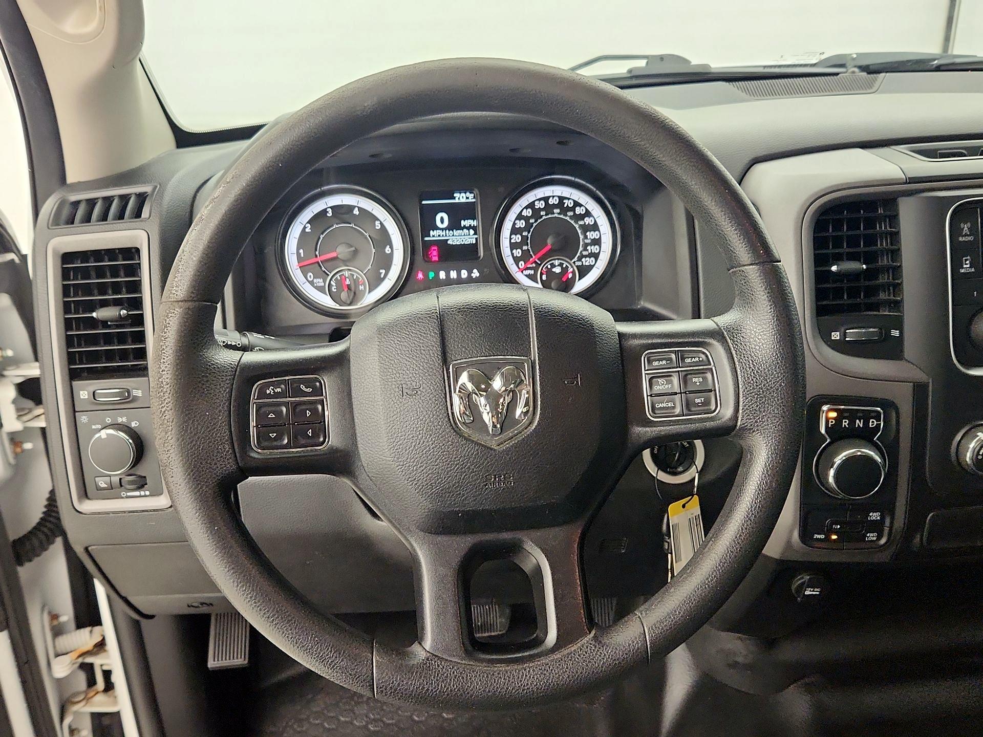 Thumbnail: 2020 RAM 1500 Classic - 10