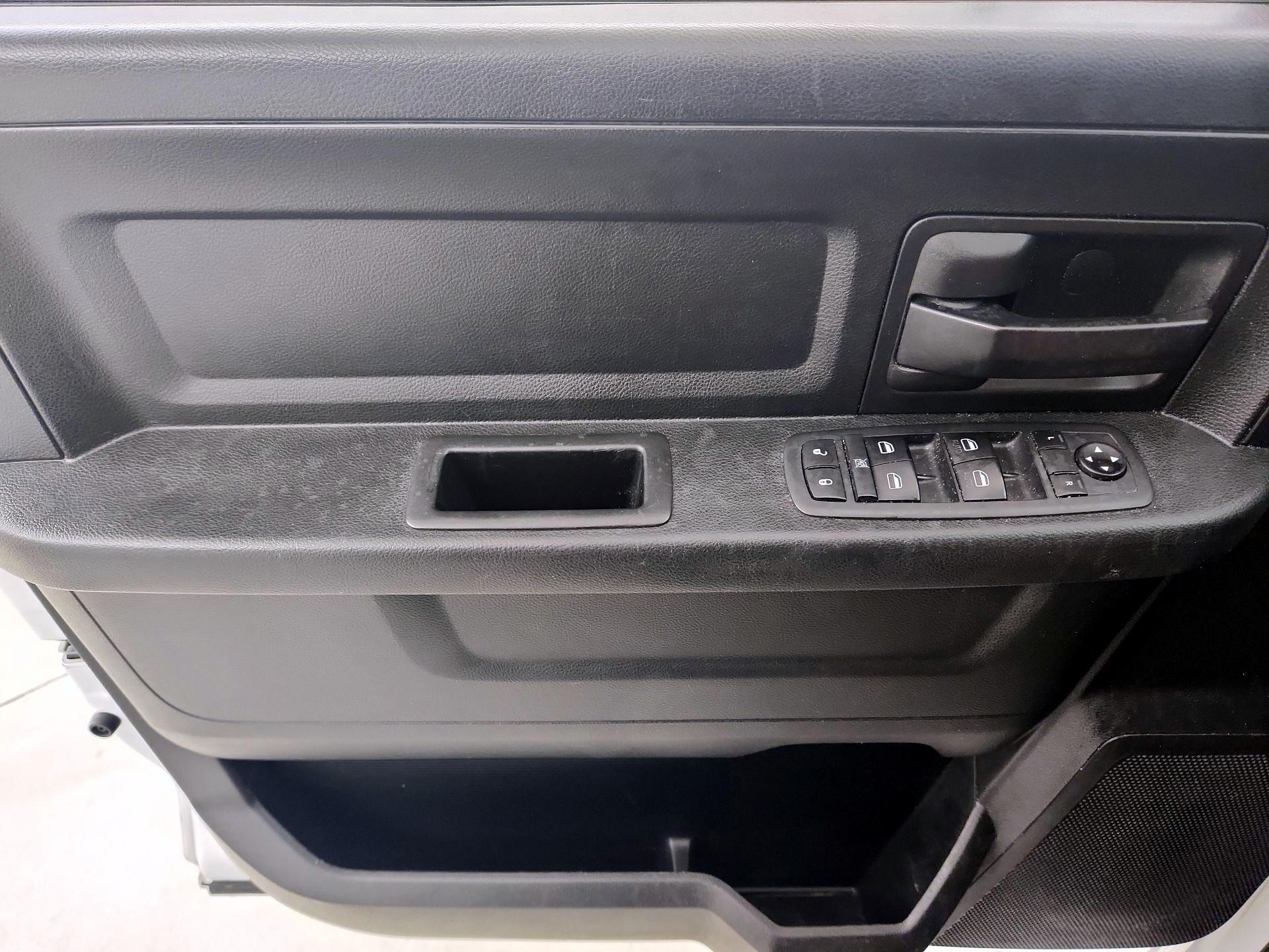 Thumbnail: 2020 RAM 1500 Classic - 12