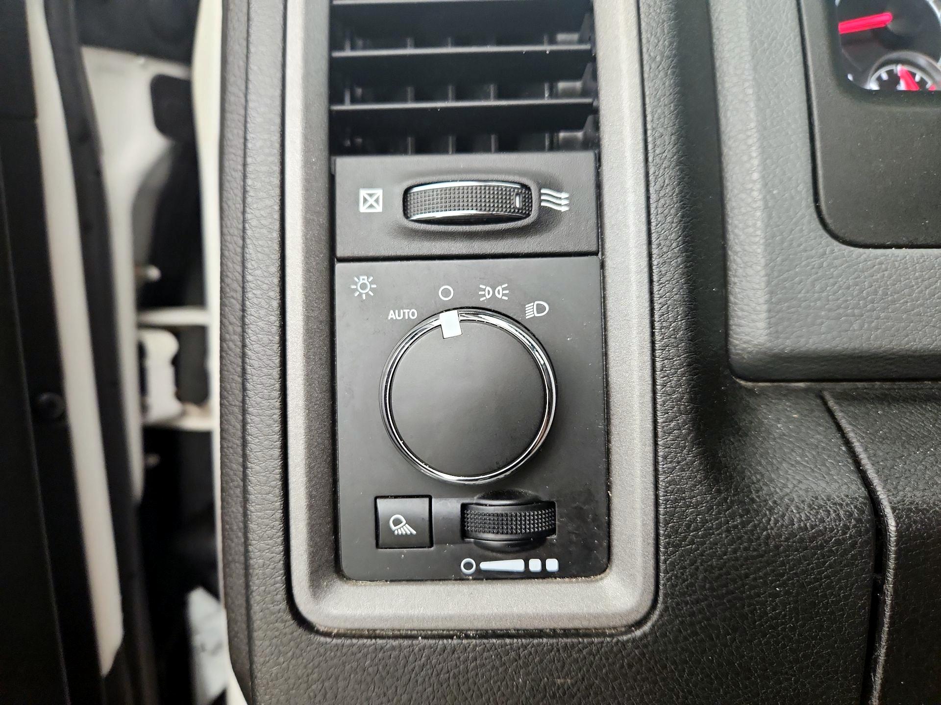 Thumbnail: 2020 RAM 1500 Classic - 13