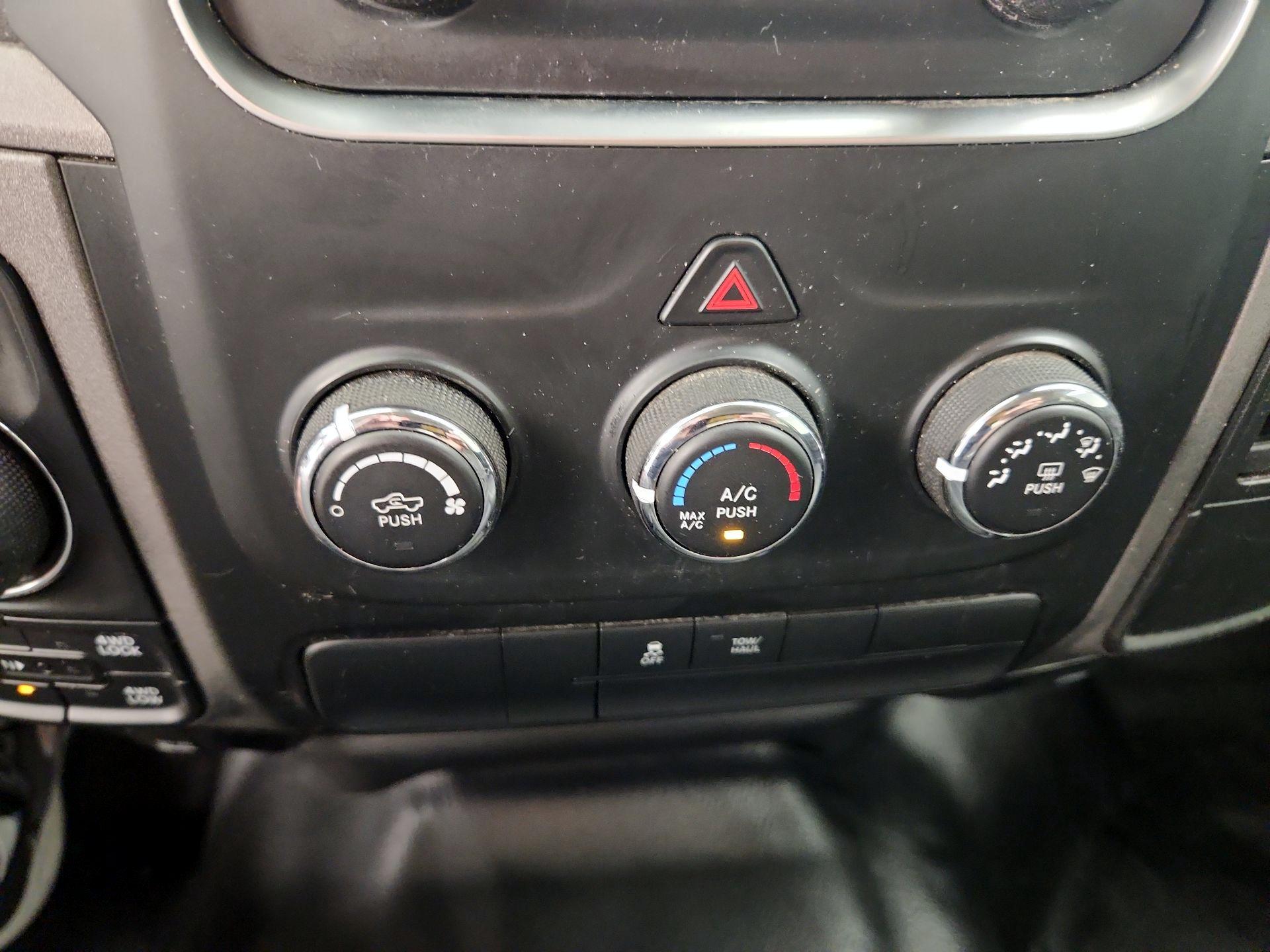 Thumbnail: 2020 RAM 1500 Classic - 16