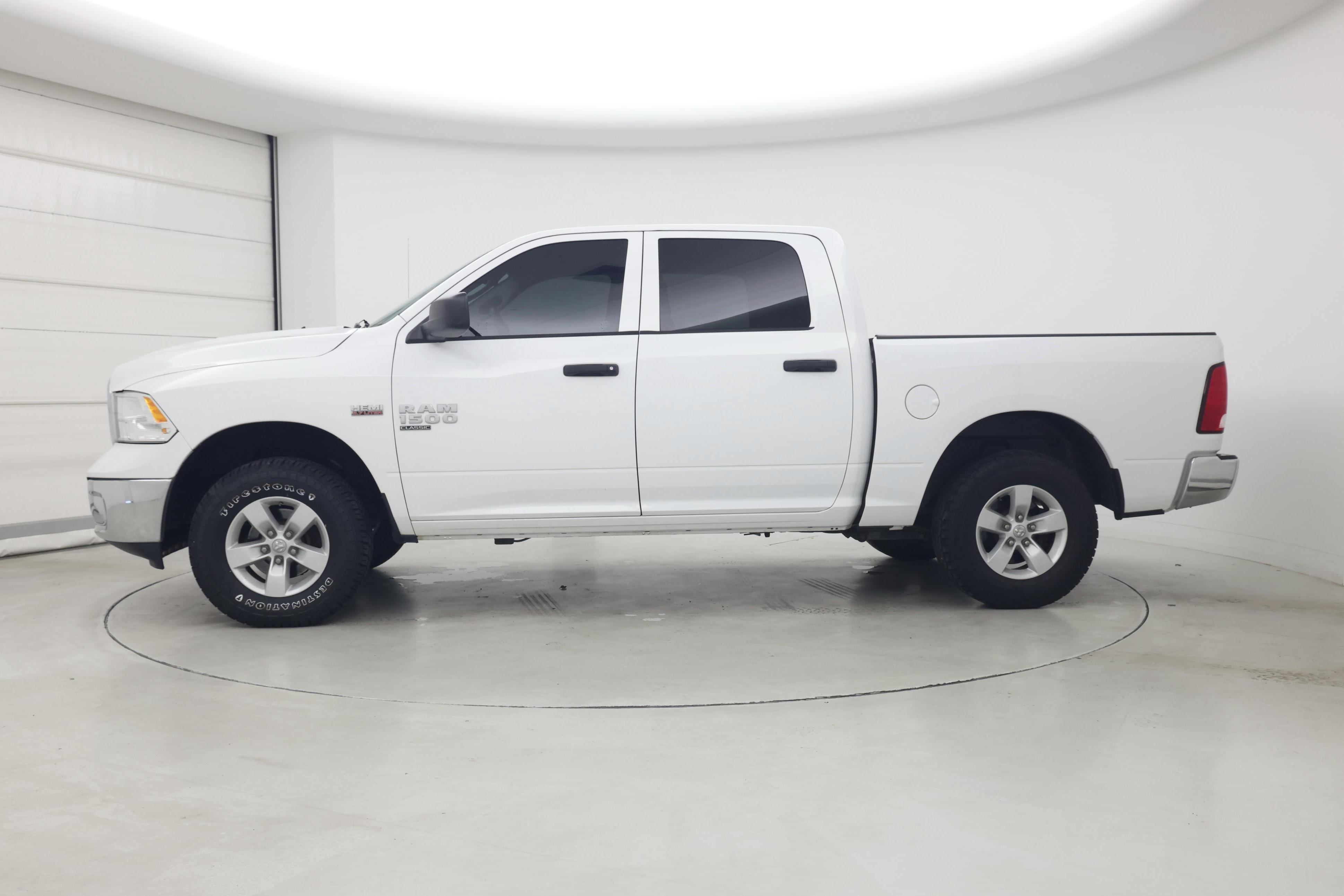 Thumbnail: 2020 RAM 1500 Classic - 3