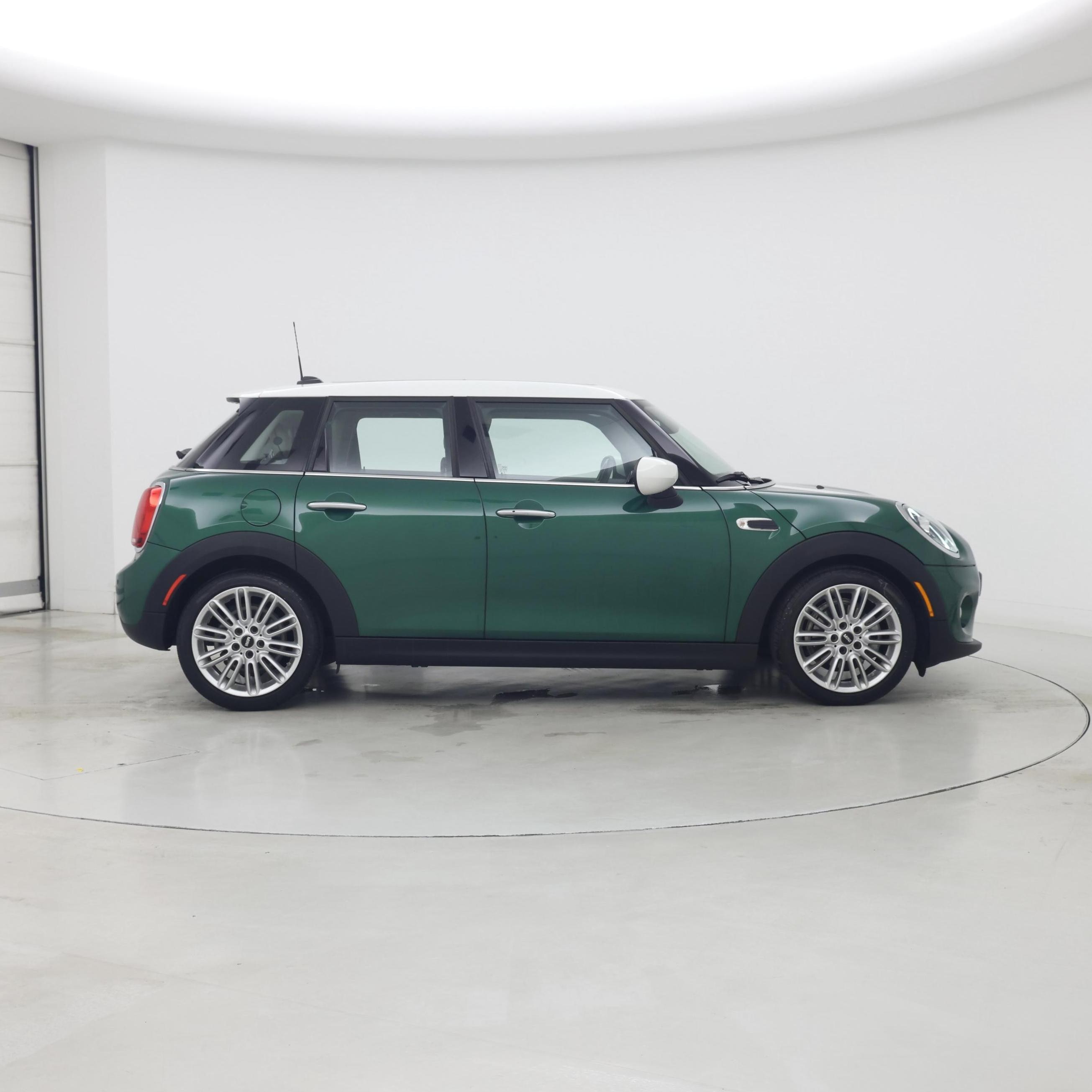 Thumbnail: 2020 MINI Cooper Hardtop - 7