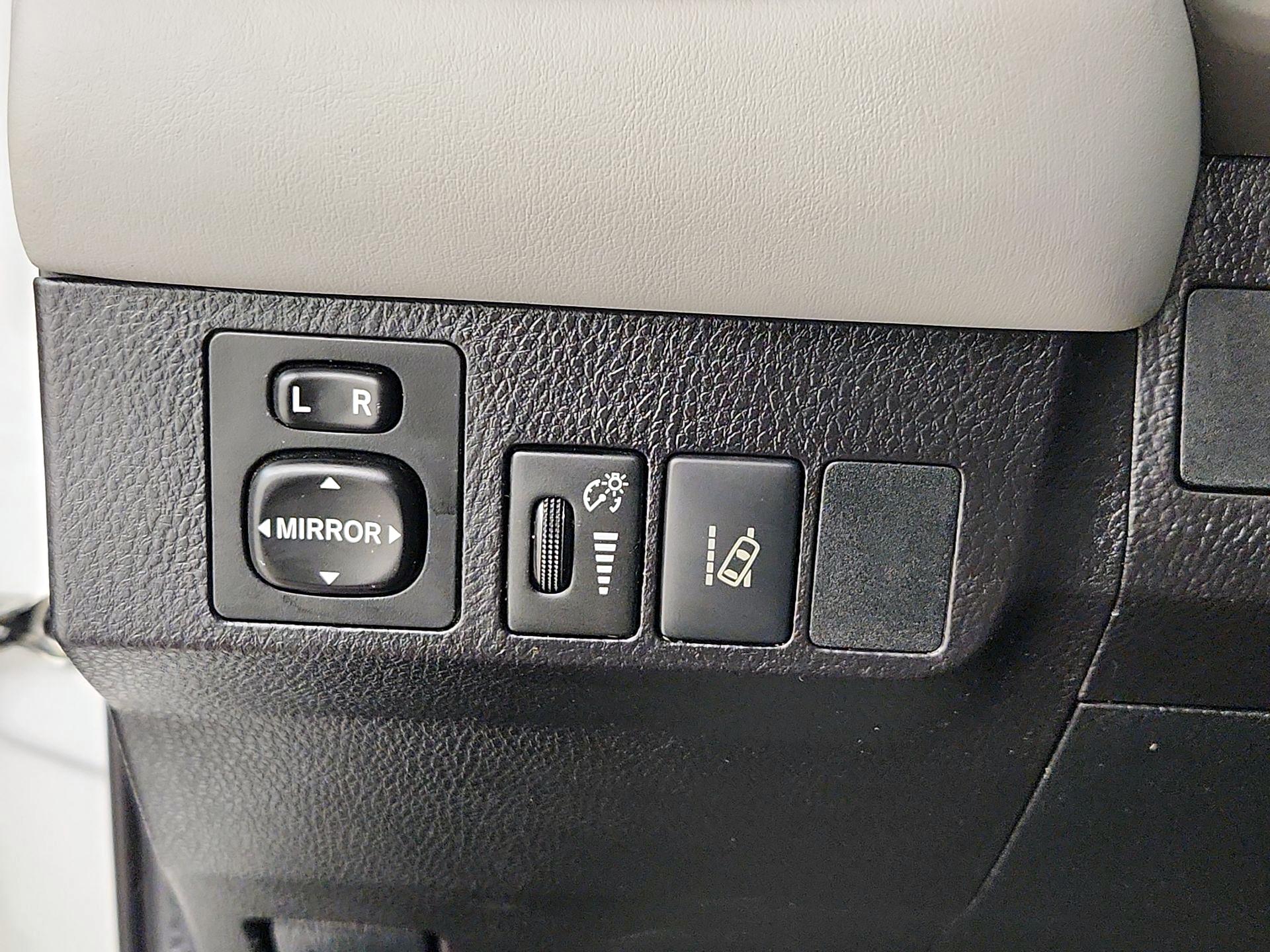 Thumbnail: 2018 Toyota RAV4 - 13