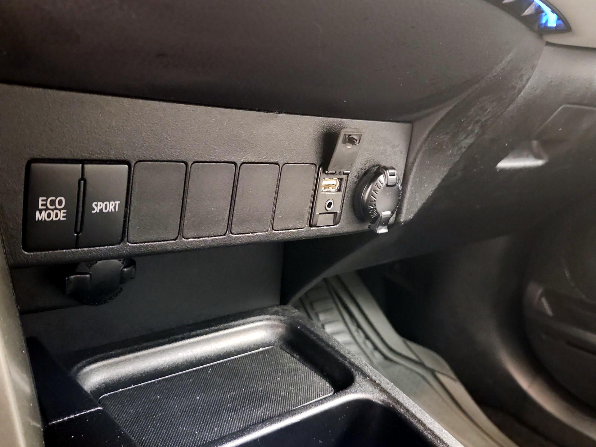 Thumbnail: 2018 Toyota RAV4 - 18