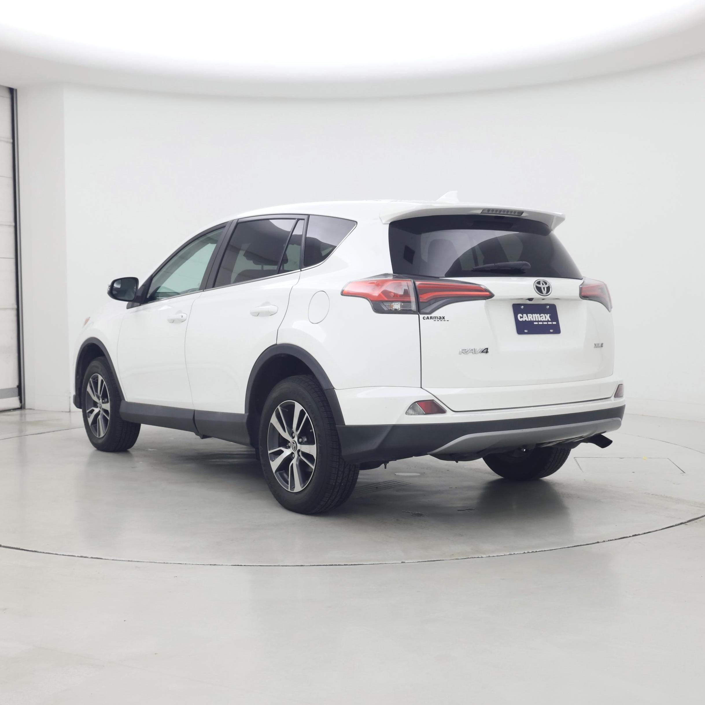 Thumbnail: 2018 Toyota RAV4 - 2