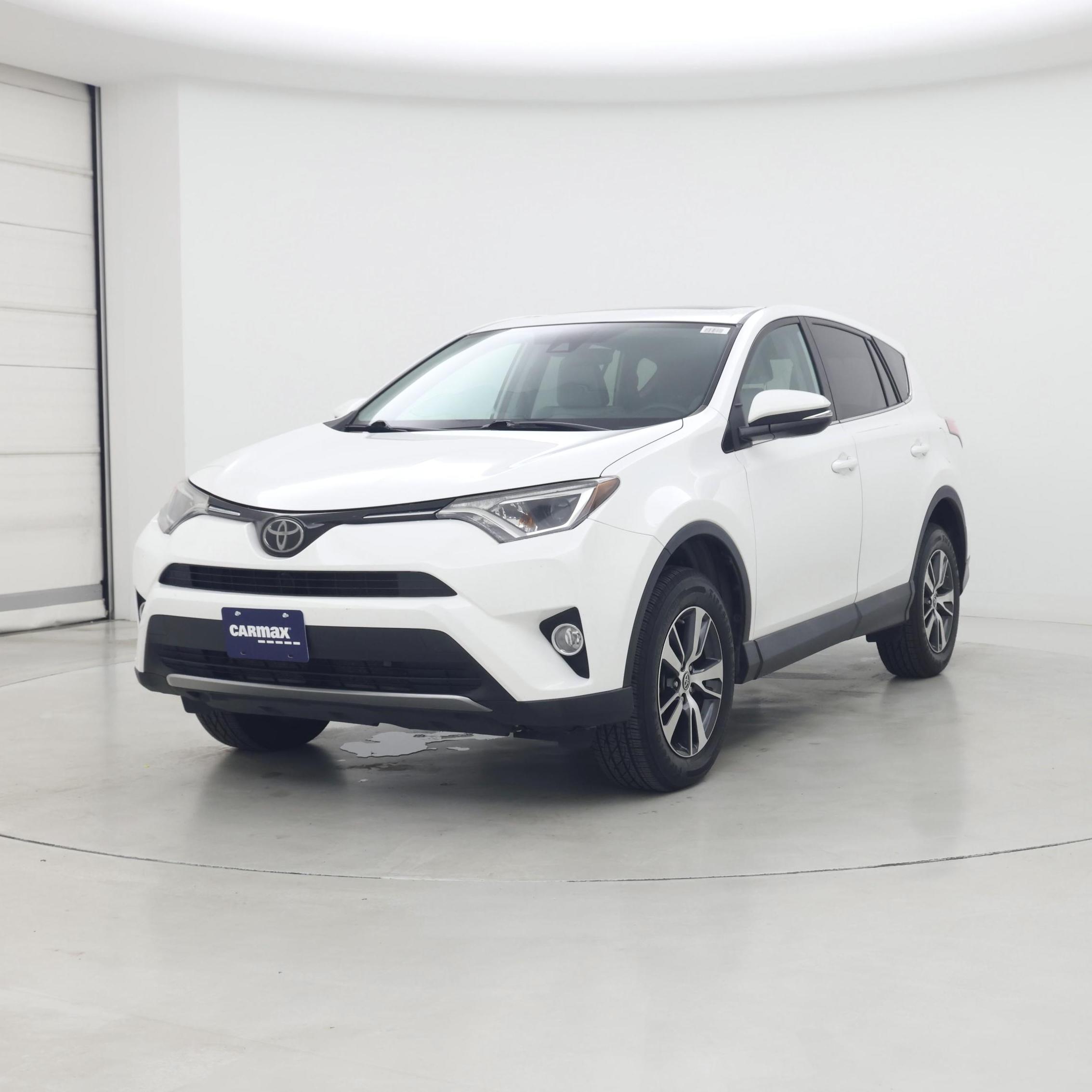Thumbnail: 2018 Toyota RAV4 - 4