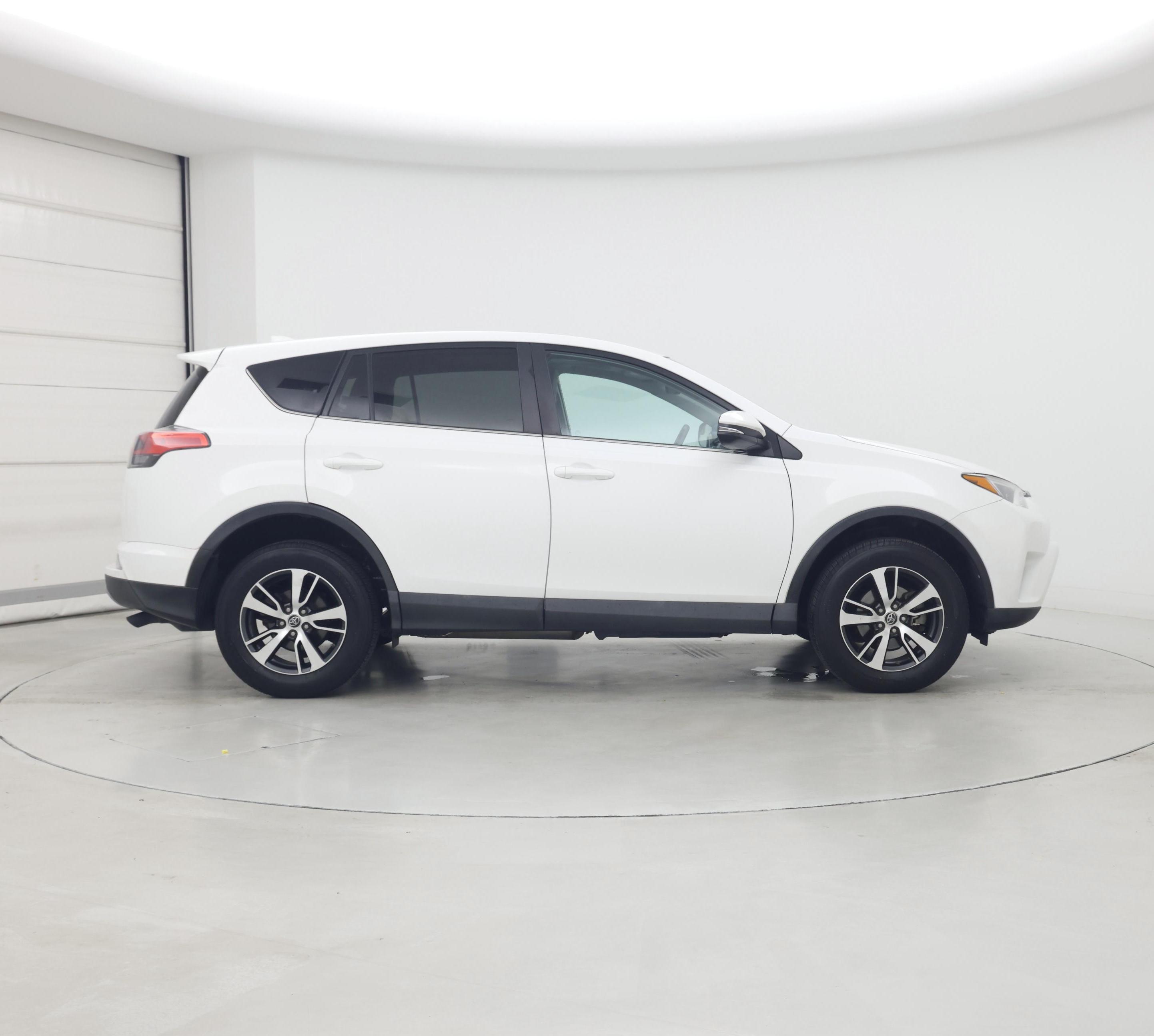 Thumbnail: 2018 Toyota RAV4 - 7