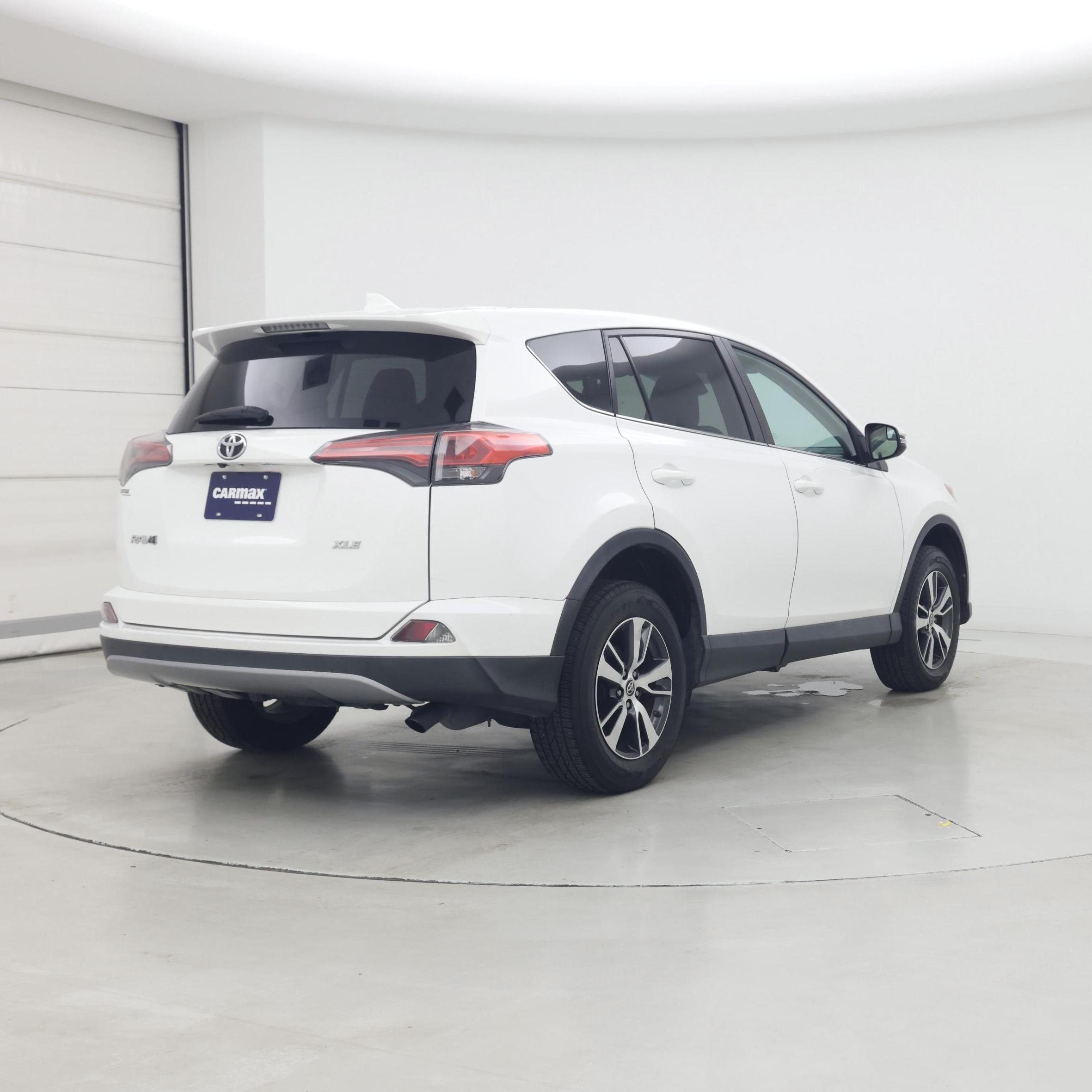 Thumbnail: 2018 Toyota RAV4 - 8