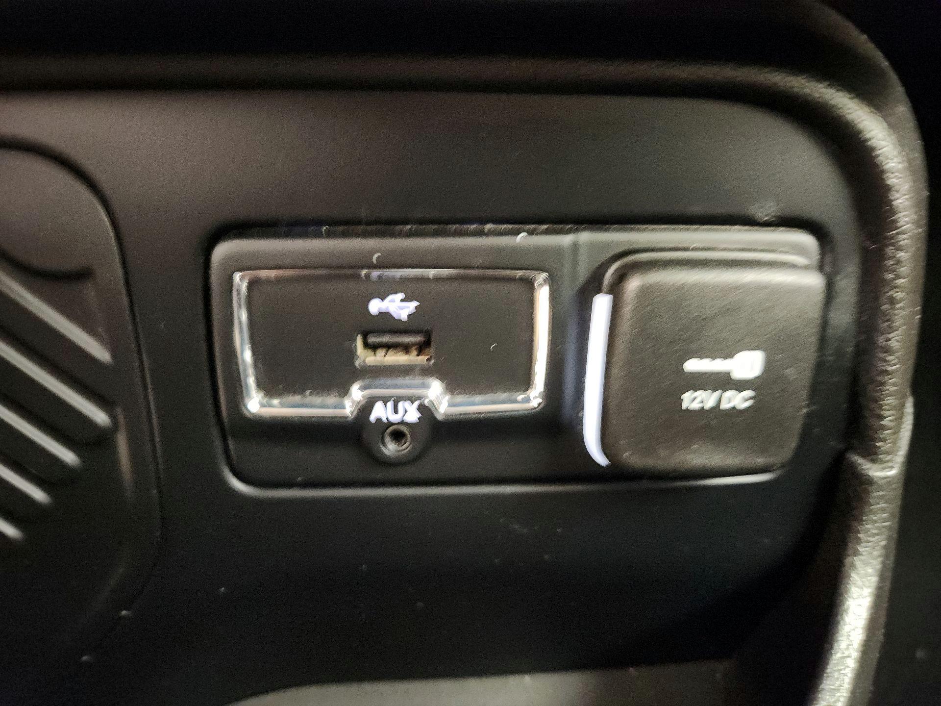 Thumbnail: 2016 Jeep Renegade - 18