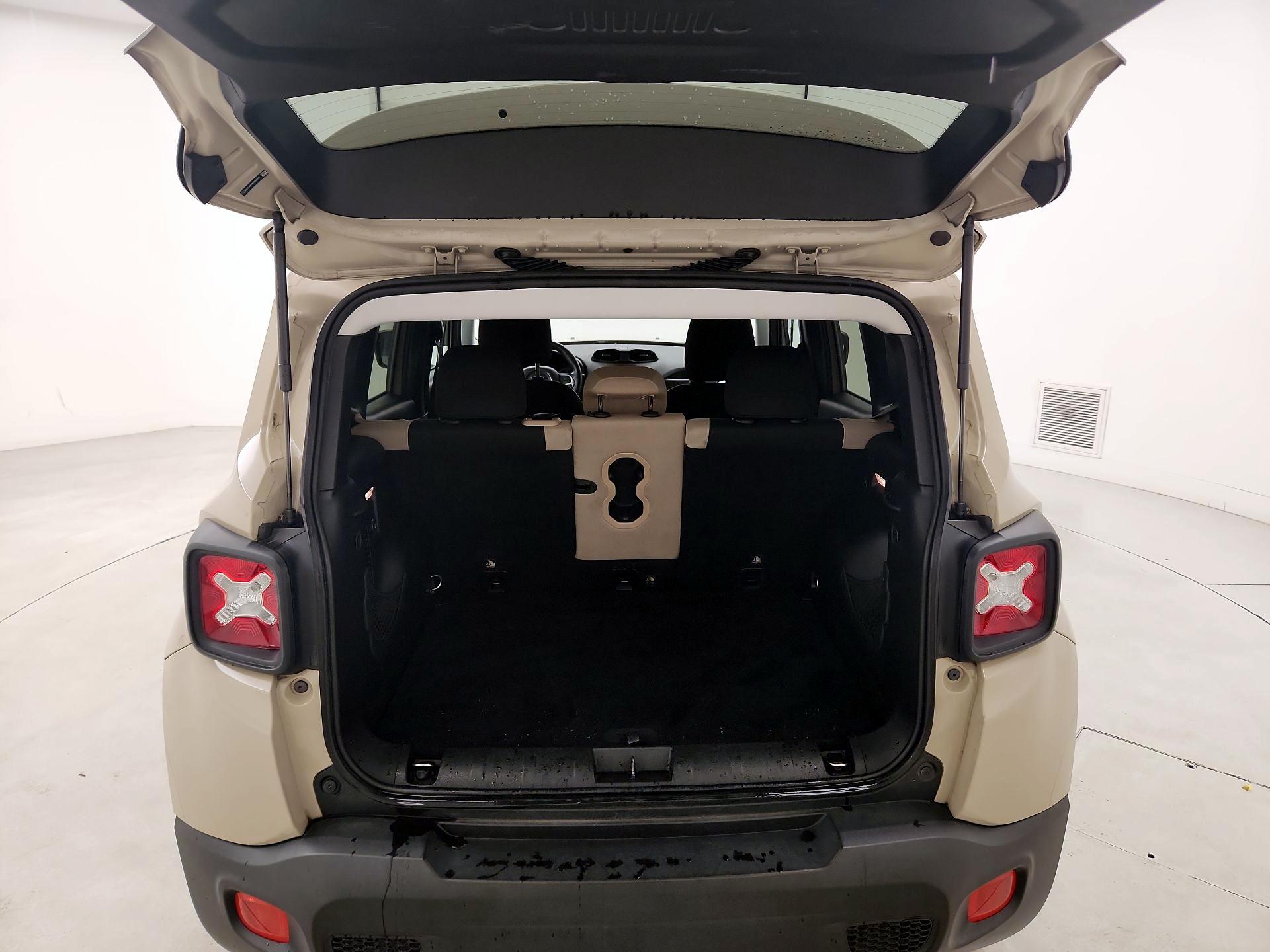 Thumbnail: 2016 Jeep Renegade - 20