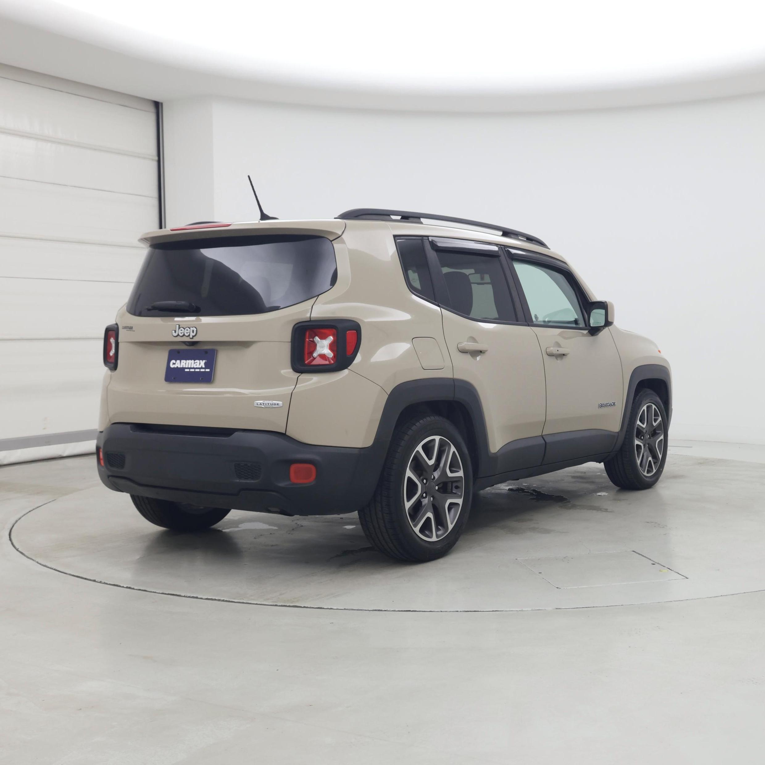 Thumbnail: 2016 Jeep Renegade - 8