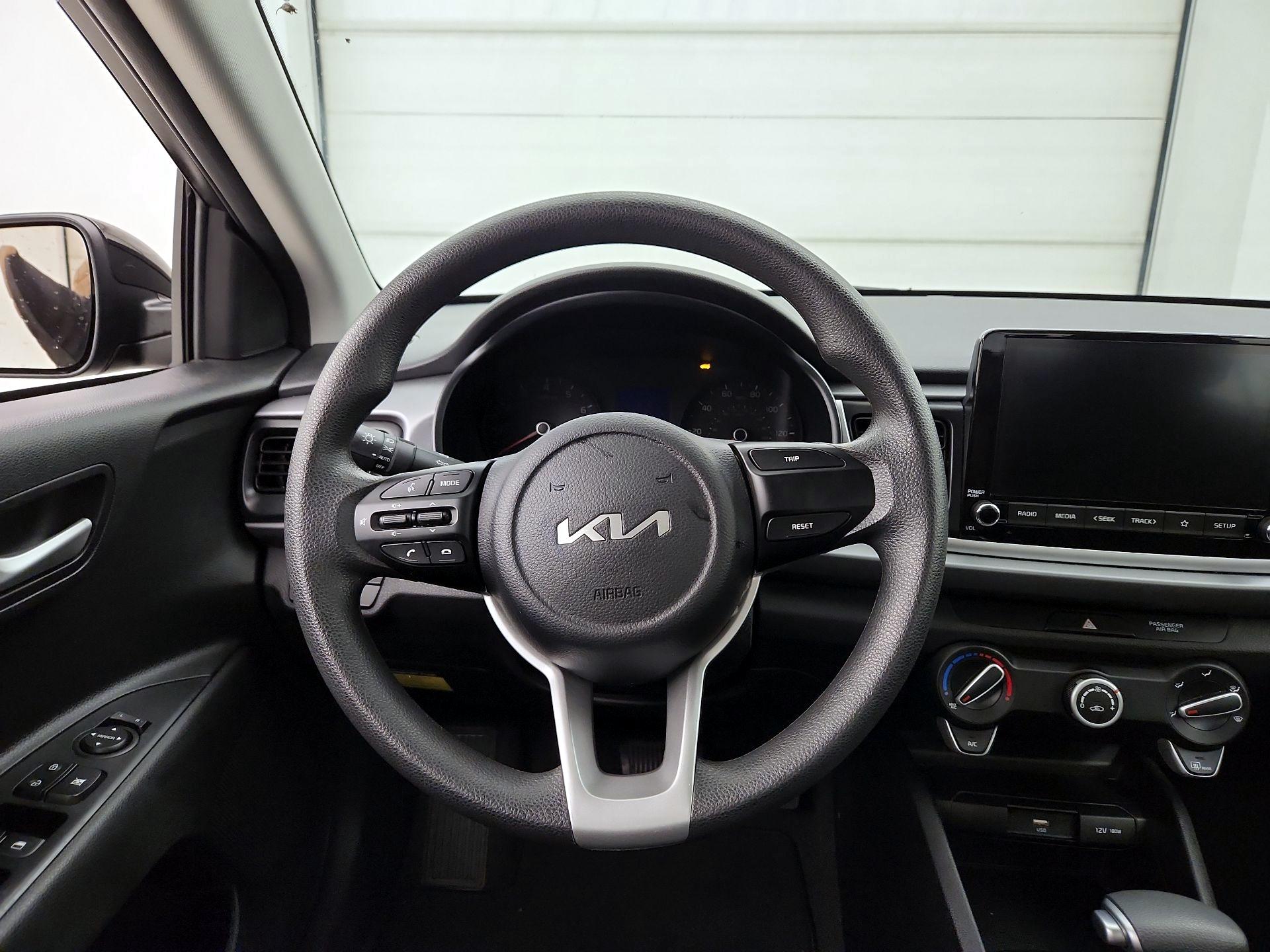 Thumbnail: 2023 Kia Rio - 10
